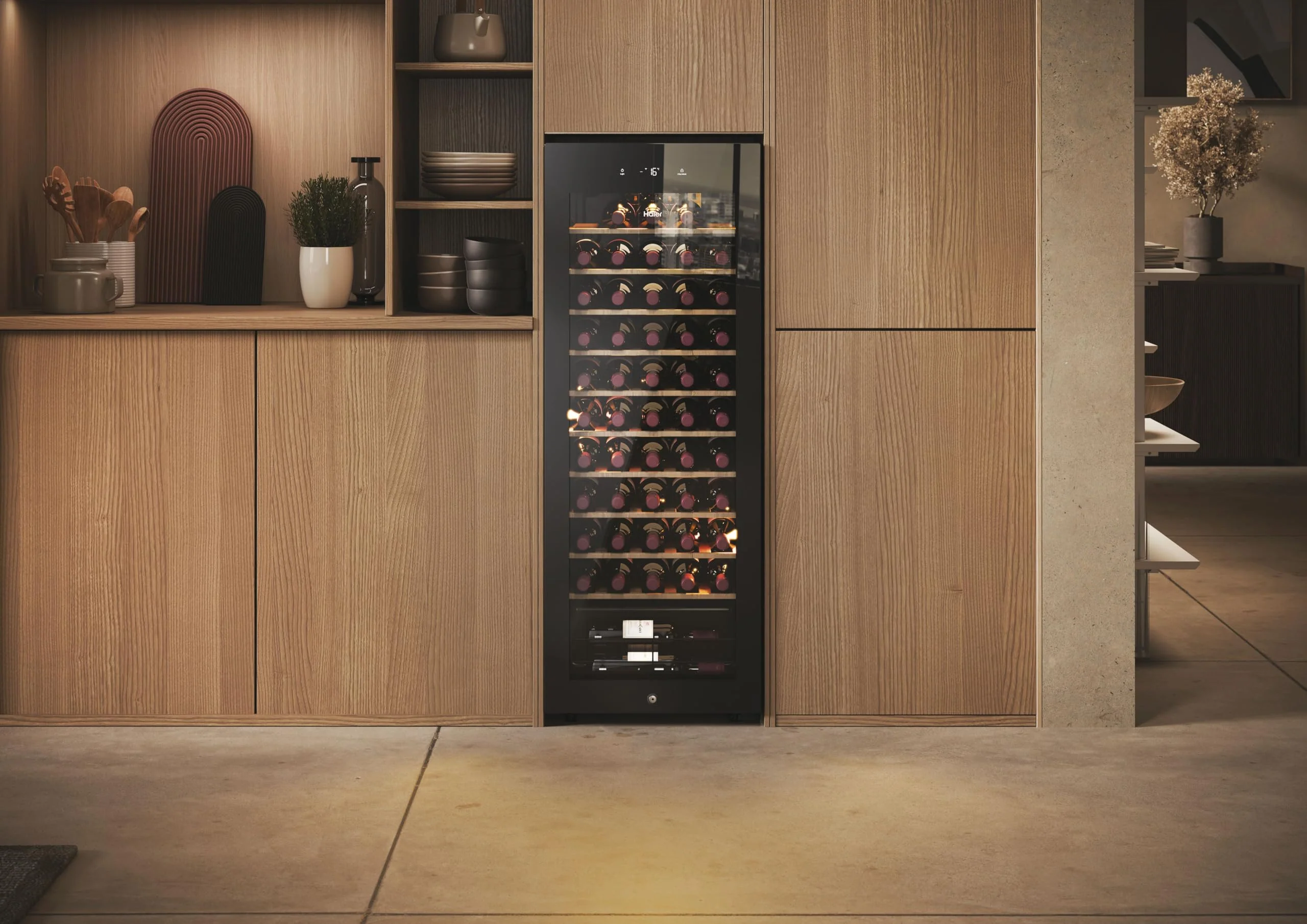 Haier HWS58GGH1 Weinklimaschrank 50 SERIE 3 / Anzahl Flaschen max. 58/1 Zone/WiFi & hOn-App/Vibrationsarmer Kompressor/UV-undurchlässige Glastür / 10 Holzablagen/LED-Beleuchtung - Image 12