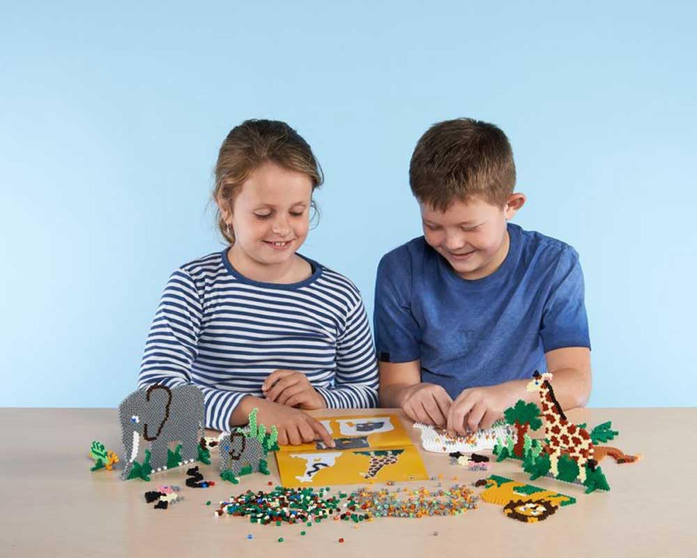 Hama Perlen 4574 Stiftplatten 3er Set für Midi Bügelperlen mit Durchmesser 5 mm, Motive Herz, Pinguin und Weihnachtsbaum in weiß, kreativer Bastelspaß für Groß und Klein, Bunt - Image 4