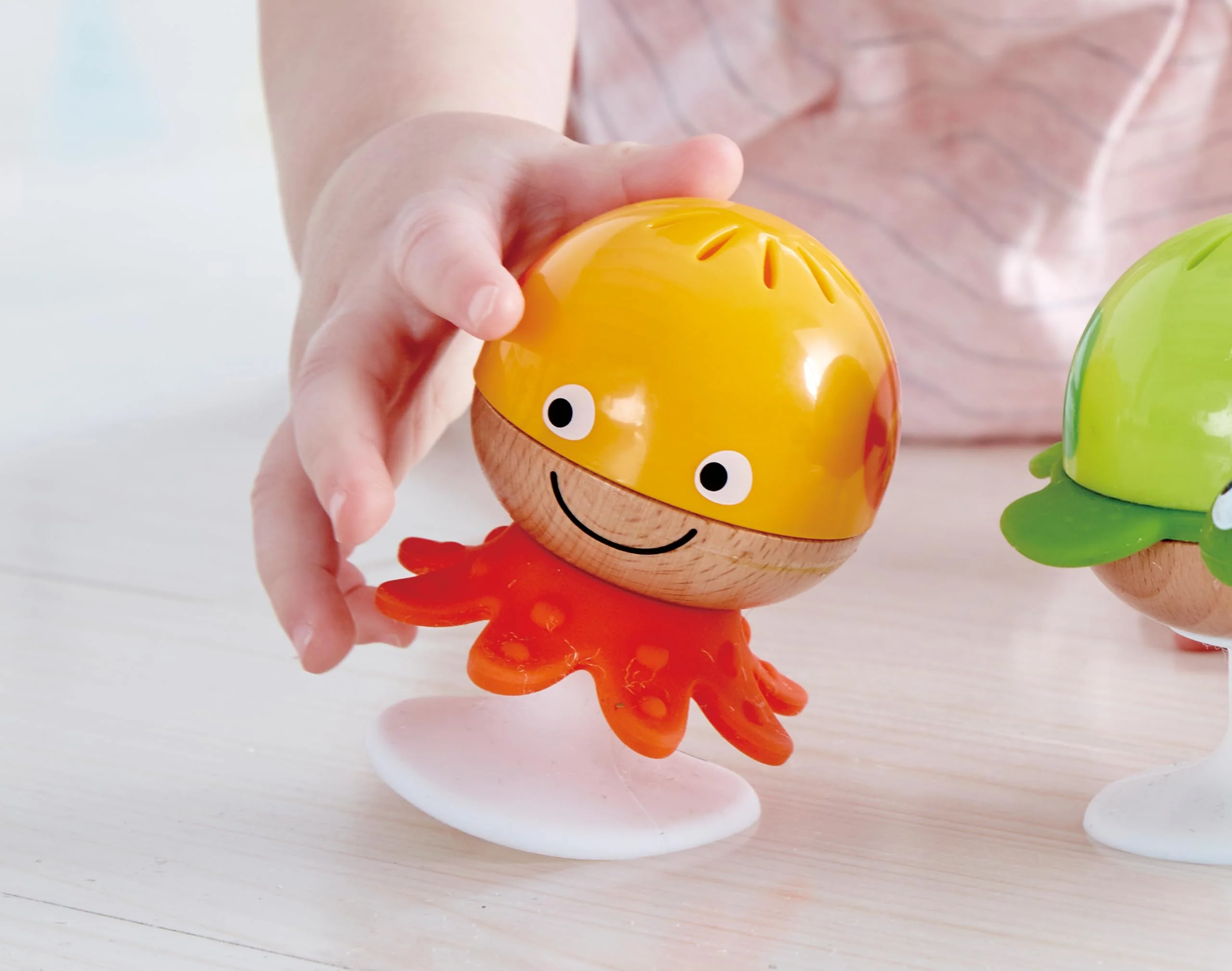 Hape Saugnapf Rasselset | Drei Tiere mit Beißringelementen, Schildkröte, Krake und Wal | Lern-Spielzeug ab 0 Monaten - Image 7