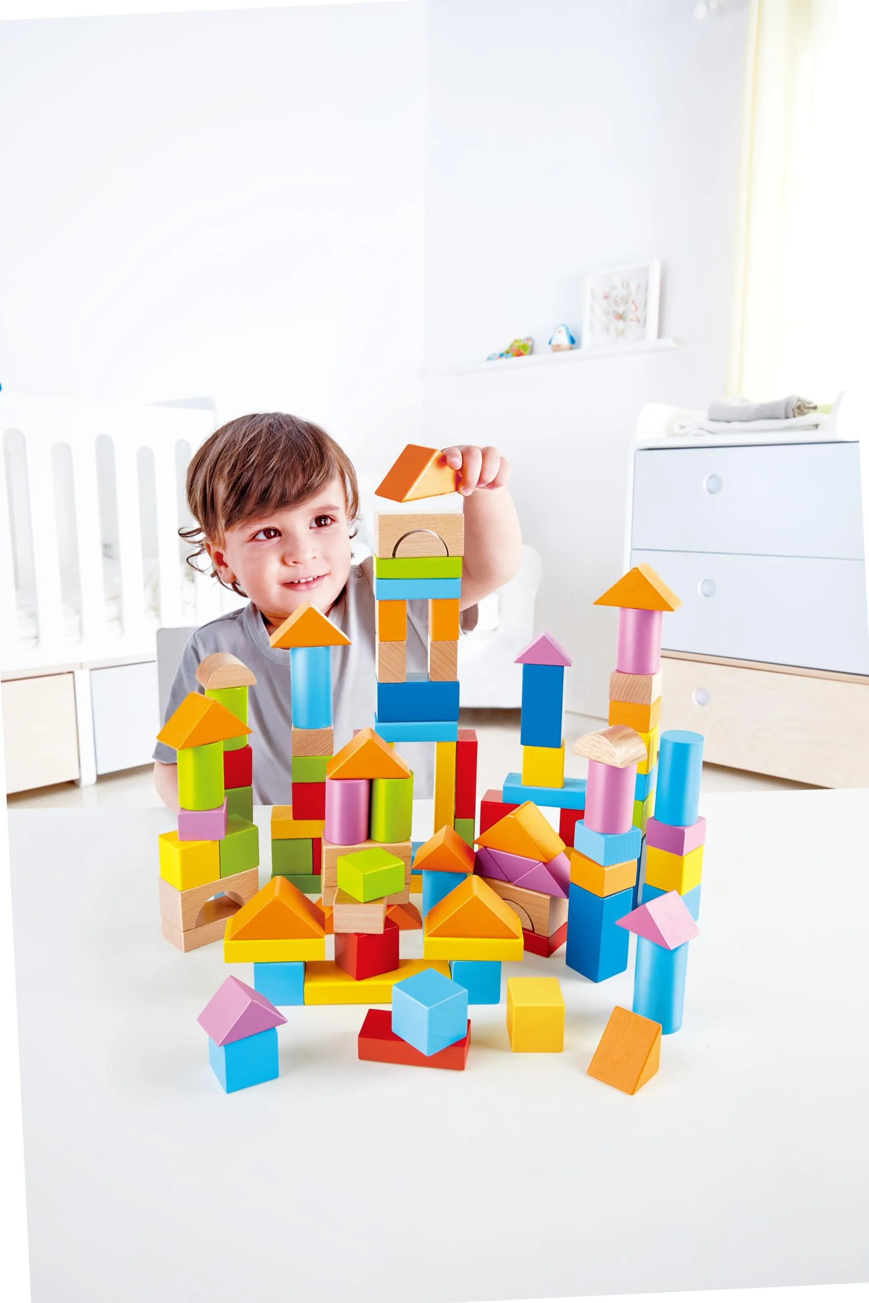 Hape Wunderbare Holzbausteine - 101-teiliges Set mit bunten Klötzen & Sortierdeckel, Motorik- und Konstruktionsspielzeug, ab 12 Monaten - Image 7