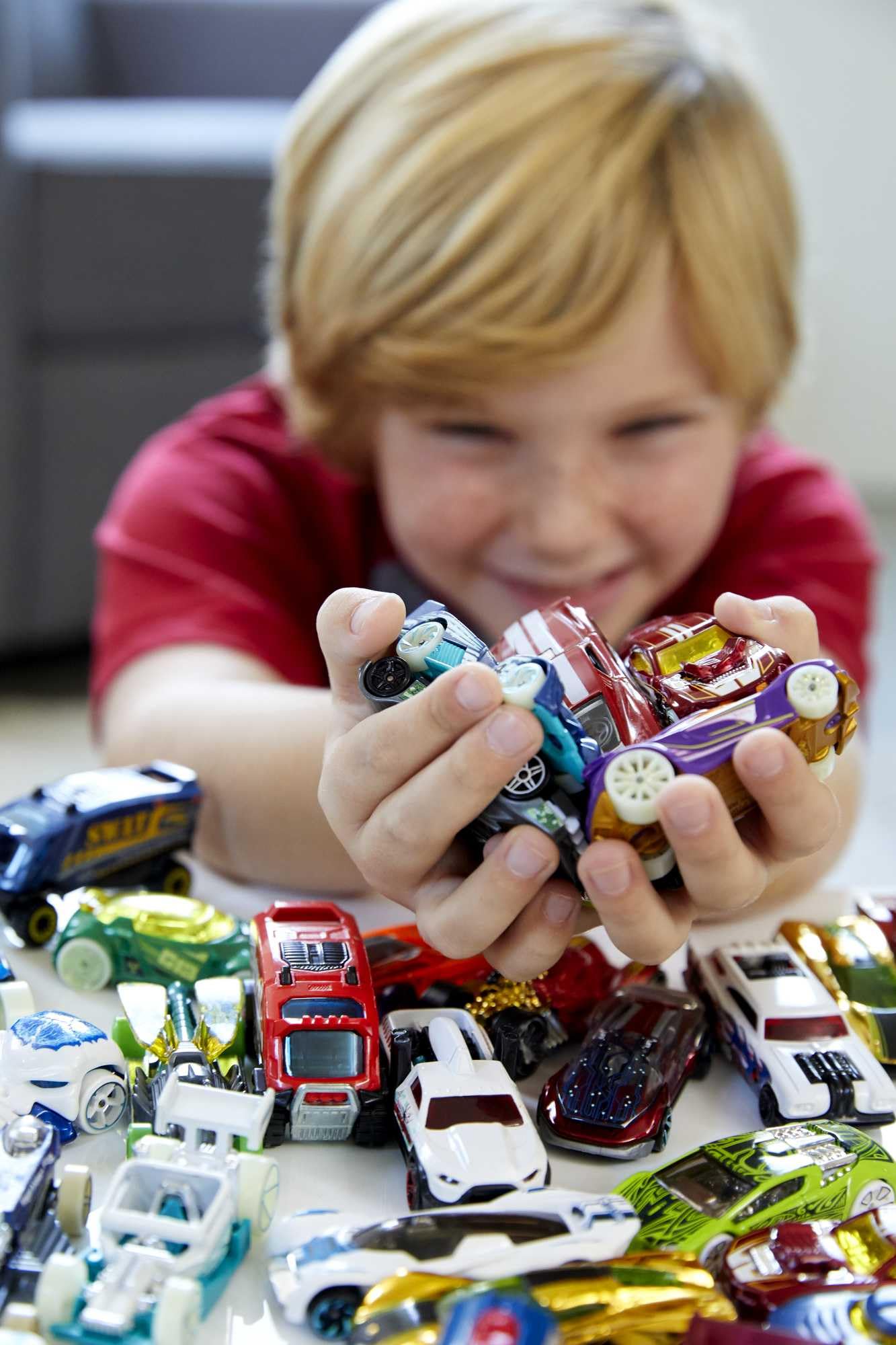 Hot Wheels Autos Set, 50er Pack, Verschiedene Modelle von Spielzeugautos, Maßstab 1:64, mit realistischen Details, Auto Spielzeug, Stile variieren, Spielzeug ab 3 Jahre, V6697 - Image 6