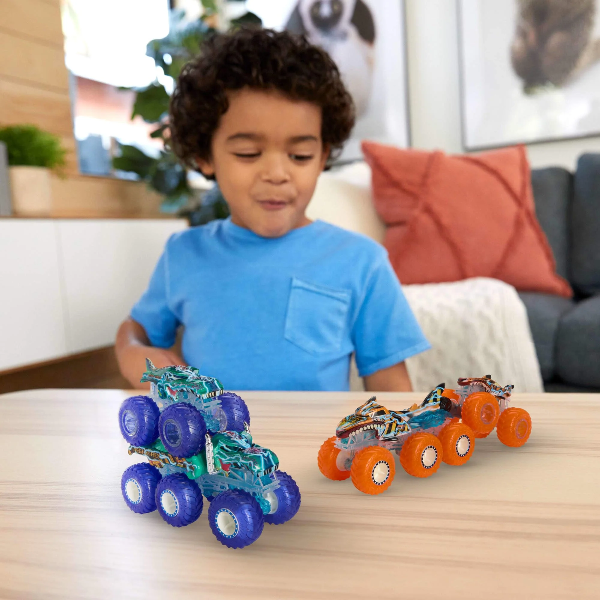 Hot Wheels Monster Trucks Spielzeugtruck & Big Rig Multipack, Mega-Wrex & Tigerhai im Maßstab 1:64 mit Big Rigs in passender Power Smashers-Deko, HYJ29 - Image 7