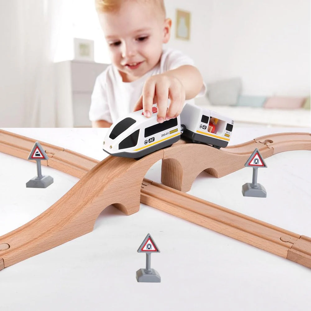 HOTUT Batteriebetriebener Zug Magnetanschluss,Elektrische lok mit Fernbedienung,Lokomotivzug,Kinder Lokomotive kompatibel für Kinder ab 3 Jahren-Weiß - Image 8