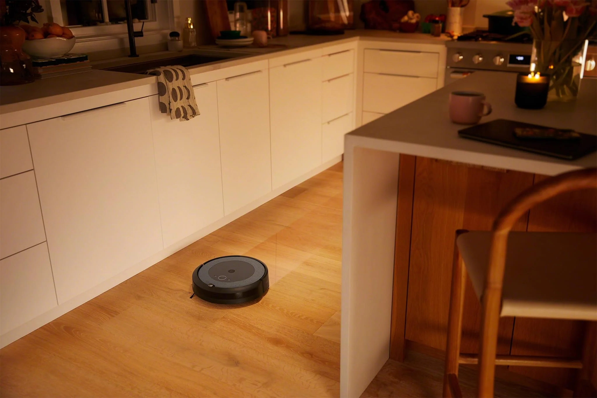 iRobot Roomba Combo i5 (i5172) Saug- und Wischroboter, WLAN-fähig, intelligente Navigation, 2 Gummibürsten für alle Böden, Reinigung nach Raum, Kompatibel mit Sprachassistenten, Farbe: Cool - Image 7