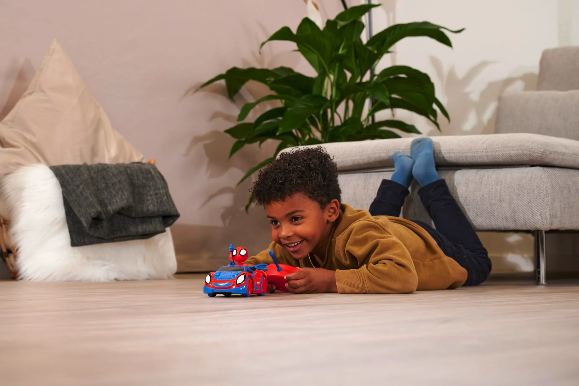 Jada Toys Spidey RC Web Racer (27 cm) - ferngesteuertes Auto mit Licht zu Marvel Spidey und Seine Super-Freunde, Spielzeug-Auto mit Fernbedienung für Kinder ab 3 Jahre, max. 9 km/h - Image 5