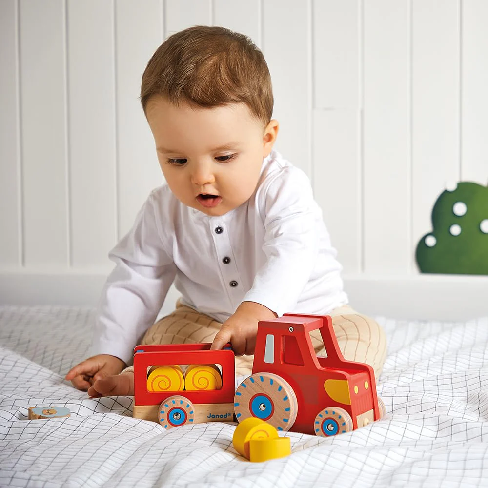 Janod - Traktor zum Ziehen - Baby- und Kleinkindspielzeug - 1 Spielzeugtraktor + 6 Zubehörteile - Geräuscharme Räder - Fördert die Motorik - Spielzeug aus FSC-Holz - Ab 12 Monaten, J03317 - Image 6