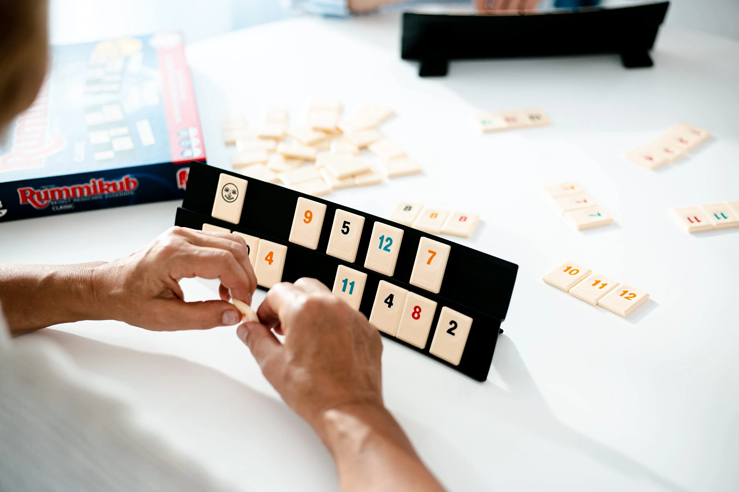 Jumbo Spiele Original Rummikub Classic - der Spieleklassiker unter den Gesellschaftsspielen - für Erwachsene und Kinder ab 7 Jahren JUM17571 Mehrfarbig 2,7 x 3,7 cm - Image 5