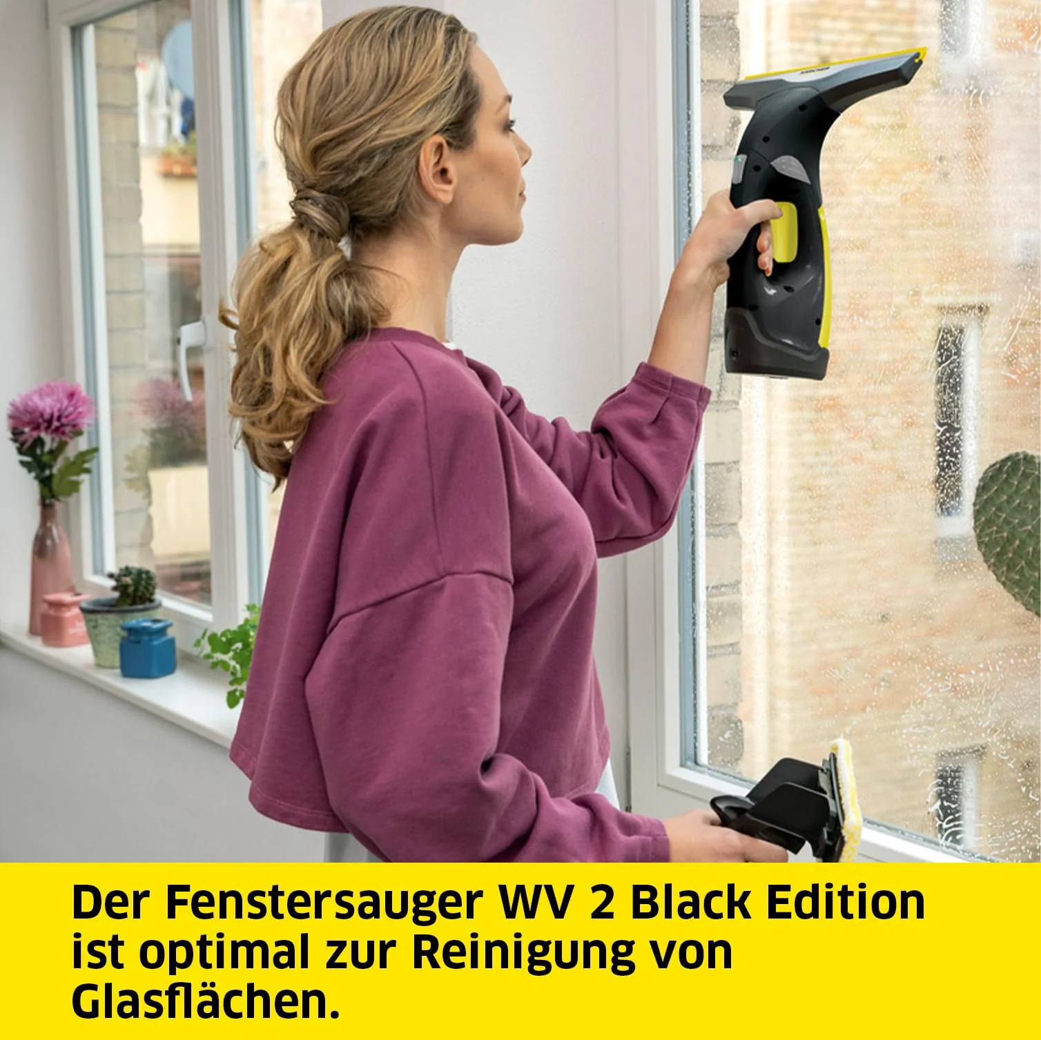 Kärcher Akku Fenstersauger WV 2 Black Edition (Akkulaufzeit: 35 min, 2x wechselbare Absaugdüsen - breit und schmal, Sprühflasche mit Mikrofaserbezug, Fensterreiniger-Konzentrat 20 ml) - Image 2