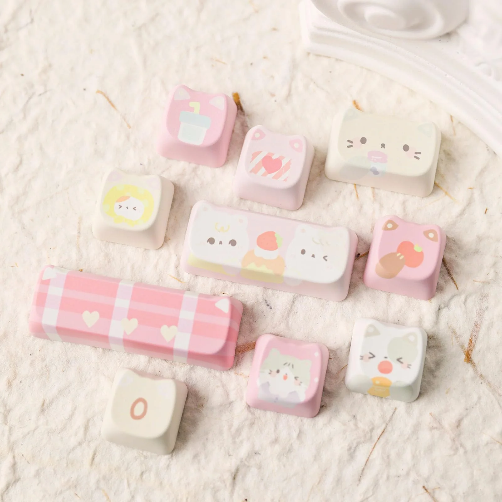 KiiBoom x Maorbeng Meow Meow Squad Tastenkappen-Set, Farbstoff-Sublimation PBT, Mao-Profil, 142 Tasten, benutzerdefinierte Tastenkappen für ANSI-Layout, MX-Schalter mechanische Gaming-Tastatur - Image 3