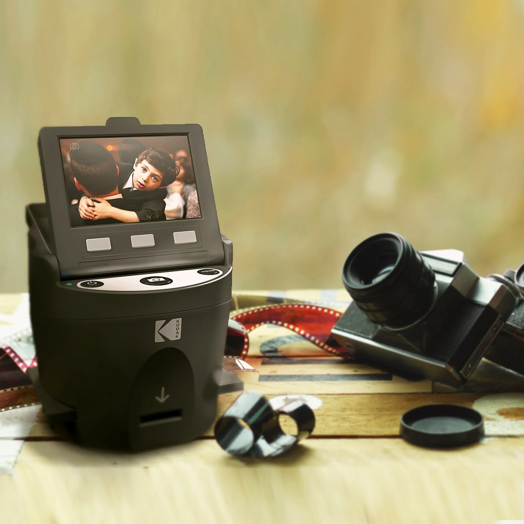 KODAK Digital Film Scanner, Konvertiert Negative und Filmdias 35mm, 126, 110, Super 8 und 8mm in JPEG inkl. großem neigbarem 3,5-Zoll-LC-Display und EasyLoad-Filme RODFS35 Schwarz - Image 7