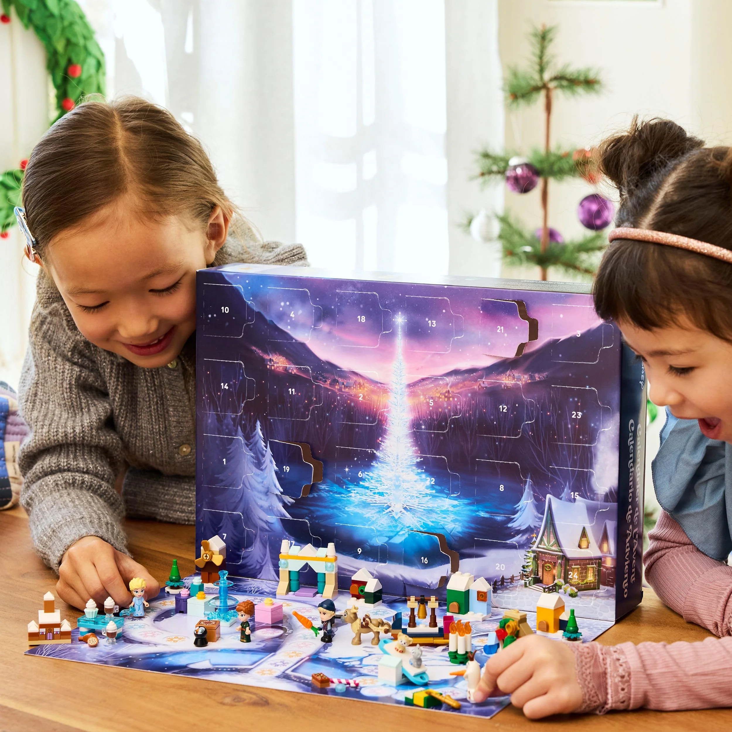 LEGO ǀ Disney Frozen Adventskalender 2025 Kinder Spielzeug - Kreatives Spielset - Bauset mit den Figuren ELSA, Anna, Olaf, Kristoff und Sven - Geschenk für Mädchen und Jungen ab 5 Jahren - 43273 - Image 6