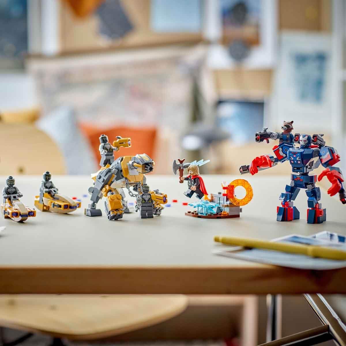 LEGO ǀ Marvel Avengers: Endgame Thor vs. Chitauri Bauset - Superhelden Action mit dem Iron Patriot Mech und 7 Minifiguren - Geschenk für Jungen und Mädchen ab 8 Jahren - 76322 - Image 9