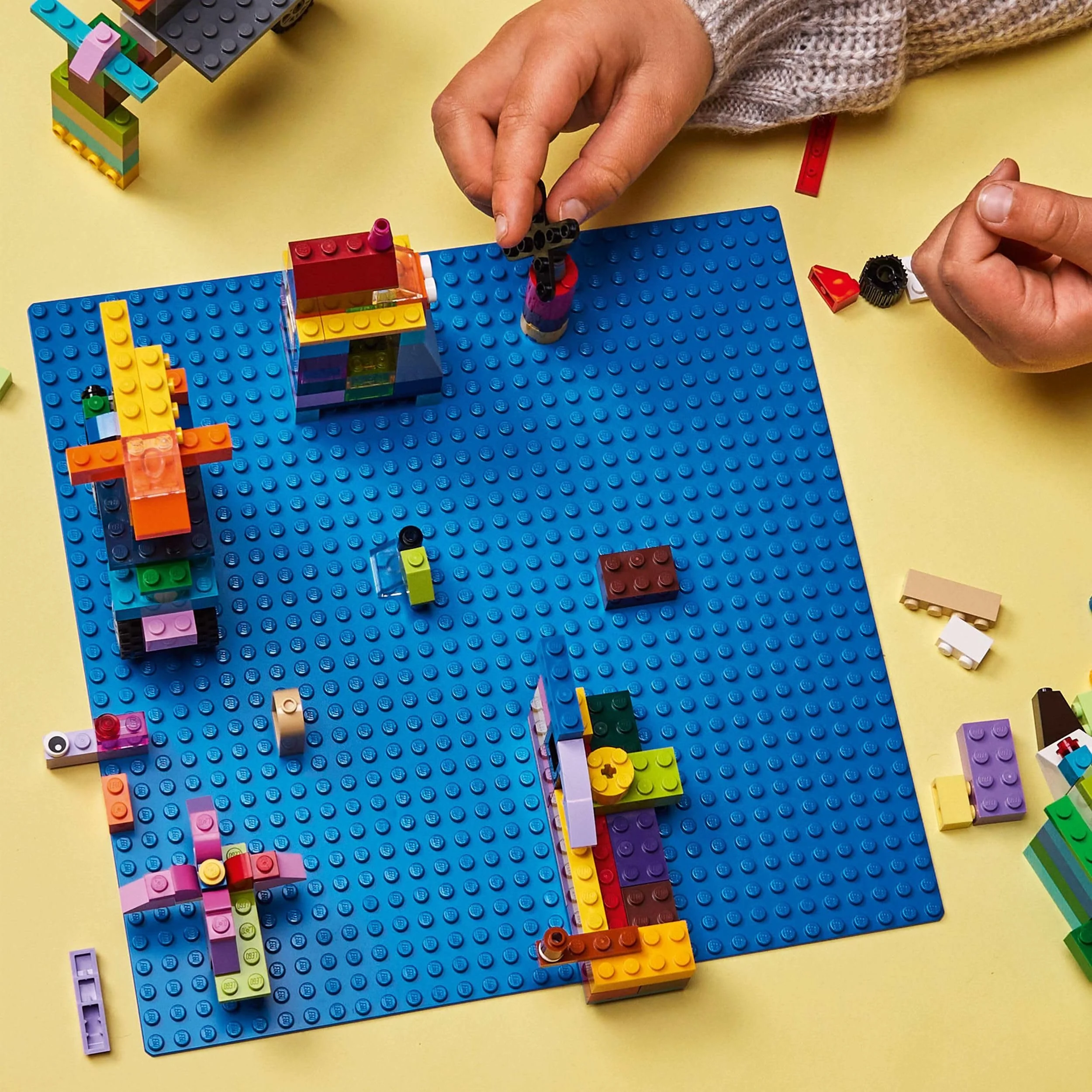 LEGO 11025 Classic Blaue Bauplatte, quadratische Grundplatte mit 32x32 Noppen als Basis für Konstruktionen und für weitere Sets, Konstruktionsspielzeug für Kinder - Image 7