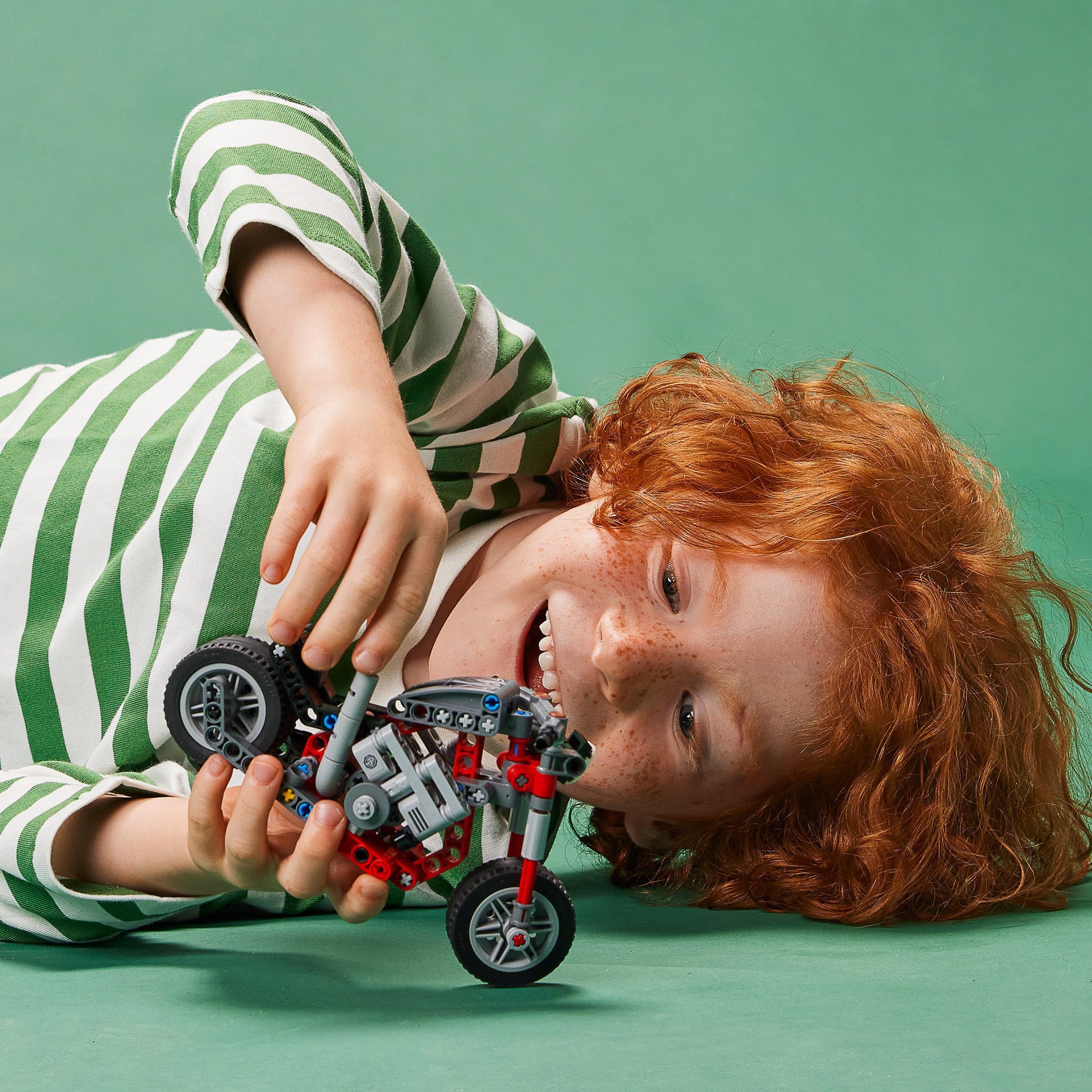 LEGO 42132 Technic Chopper Abenteuer-Bike, 2-in-1 Bausatz, Motorrad-Spielzeug, kreatives Geschenk für Jungen und Mädchen ab 7 Jahren, Fahrzeug-Set - Image 3