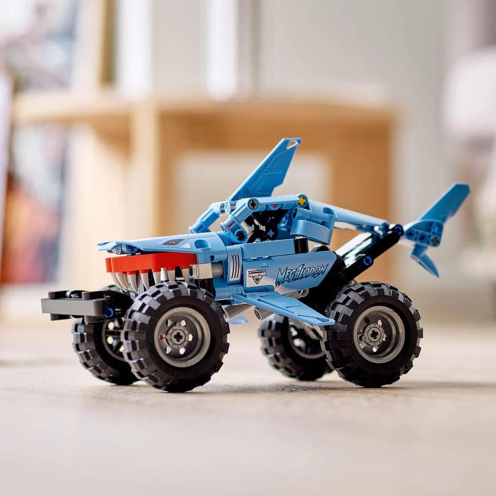 LEGO 42134 Technic Monster Jam Megalodon Modellbausatz, 2in1 Monster Truck im Hai-Design, Spielzeug-Auto mit Rückziehmotor, Geschenk für Kinder, Jungen und Mädchen ab 7 Jahren - Image 3