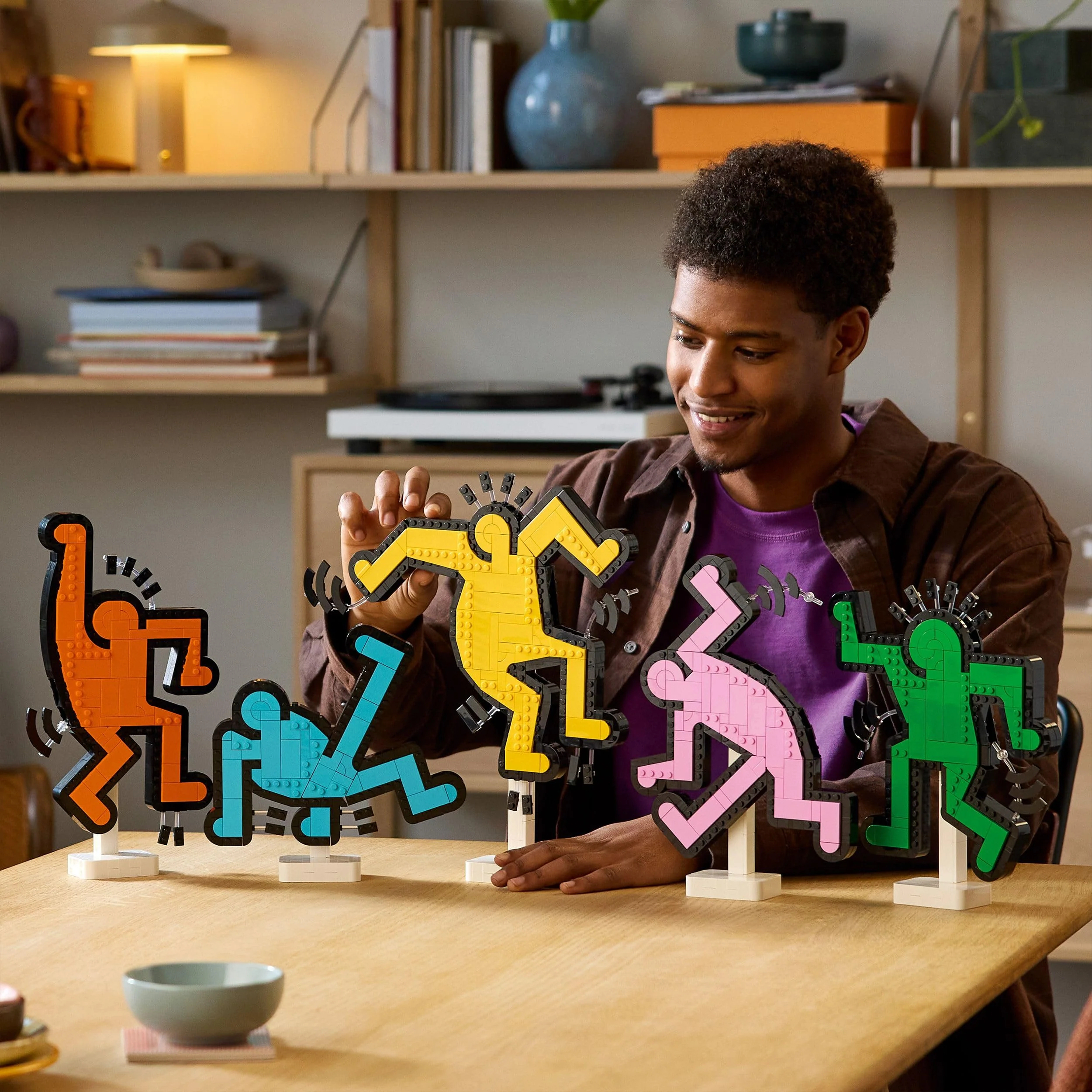 LEGO Art Keith Haring – Tanzende Figuren – Bauset für Erwachsene – Wandkunst oder DIY-Dekoration für Zuhause in leuchtenden Farben – Originelles Geschenk für Männer und Frauen 31216 - Image 3