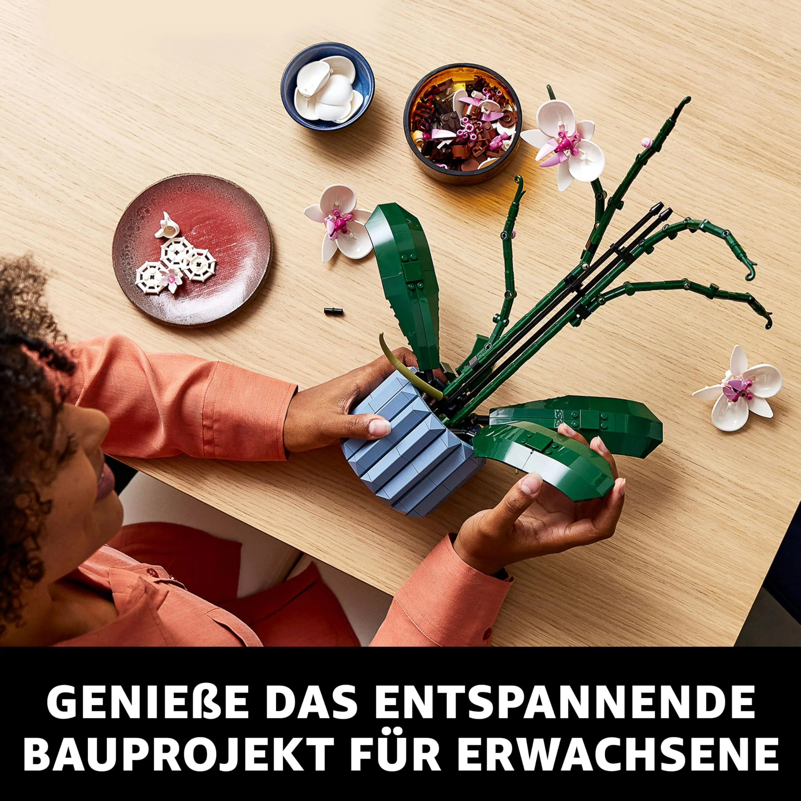 LEGO Botanicals Orchidee - Künstliche Pflanzen Set mit weißen und rosa Blumen - Modellbausatz für Erwachsene - Home und Zimmer-Deko - Botanik Kollektion - Geschenke für Frauen und Männer 10311 - Image 9