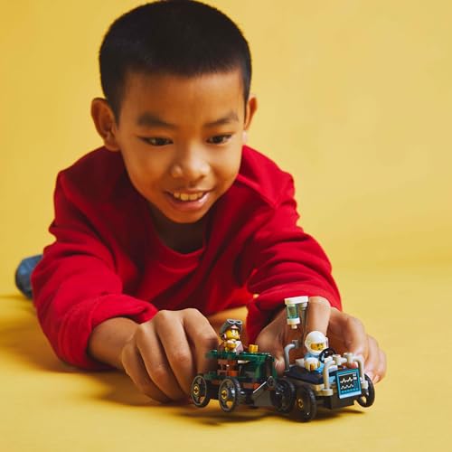 LEGO City Flugzeug vs. Krankenhausbett Rennwagen Set - Seifenkisten Spielzeug für Jungen und Mädchen ab 5 Jahren - Bauset mit 2 Minifiguren - Geschenk zum Geburtstag & für die Feiertage 60459 - Image 5