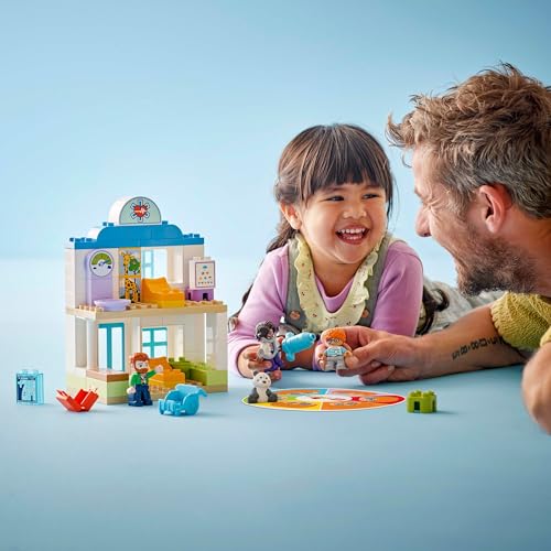 LEGO Duplo Erster Arztbesuch – Lernspielzeug für Mädchen und Jungen ab 2 Jahren – Montessori Spielzeug mit 4 Figuren, Arzt, Teddy, Erwachsener, Kinder und Gefühlskarten – Kinder Geschenk – 10449 - Image 4