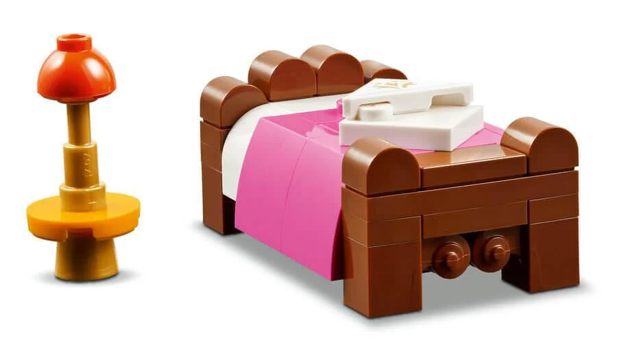 LEGO Friends Burg mit Ferienunterkunft, Hotel-Spielset für Kinder und Teenager ab 12 Jahren mit 4 Spielfiguren, Hund und Zubehör, Geschenkidee für Mädchen und Jungen 42638 - Image 12