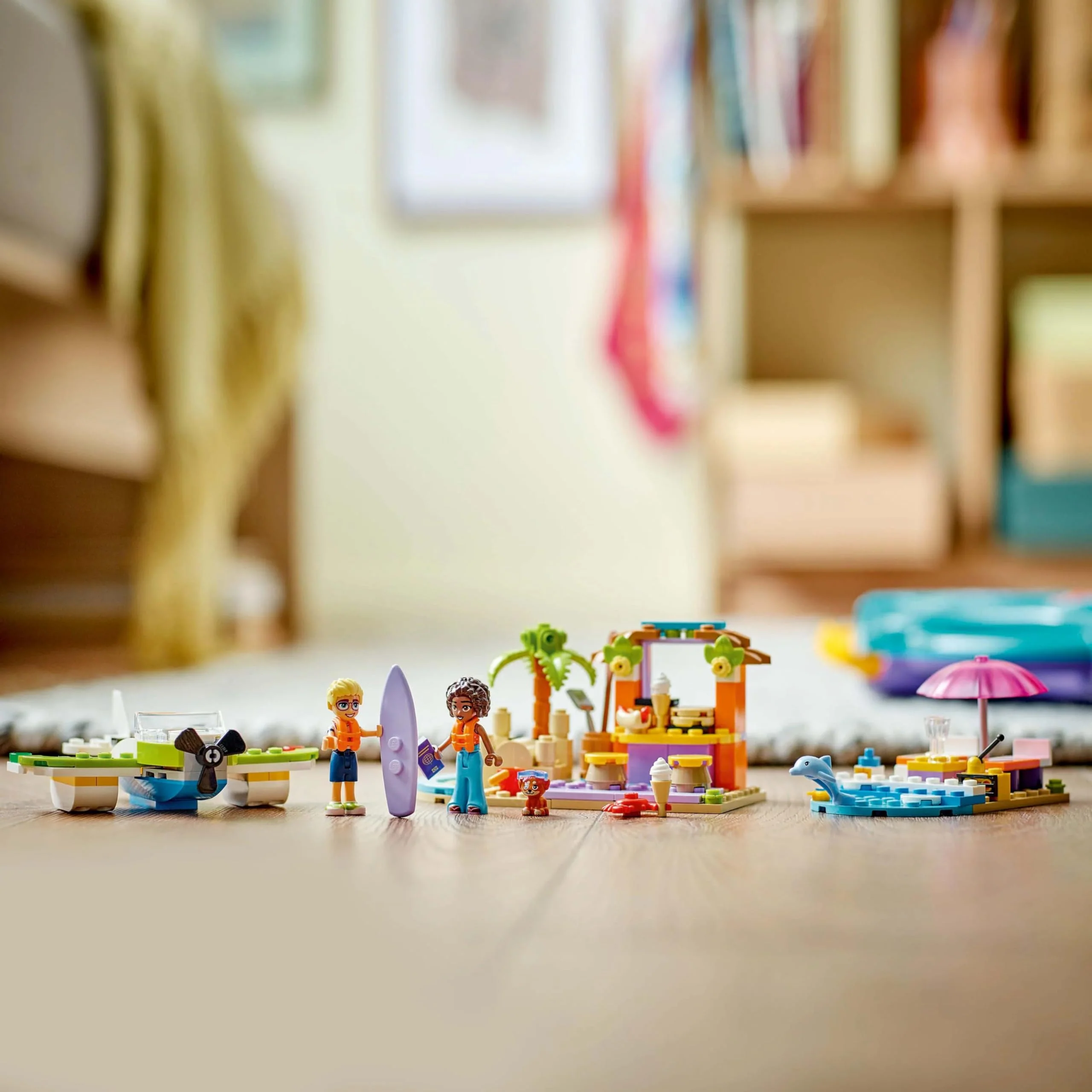 LEGO Friends Kreativer Reisekoffer, Bauspielzeug, BAU- und Spielset für Rollenspiele, Geschenk für Mädchen ab 5 Jahren, 2 Minifiguren der Charaktere, Tierfiguren, 1 Hund und 1 Delfin 42672 - Image 11
