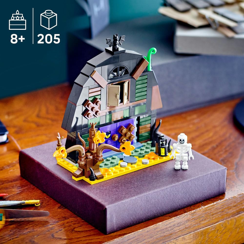 LEGO Halloween-Scheune - Kinder Spielzeug mit Skelett Minifigur - Bauset mit Fledermaus, Flasche, Lampe und weiterem Zubehör - Kreatives Jungen und Mädchen ab 8 Jahren - 40721 - Image 9