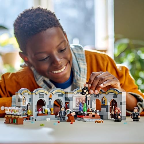 LEGO Harry Potter Schloss Hogwarts: Zaubertrankunterricht, Fantasy-Spielzeug, baubares Klassenzimmer, Geschenkidee für Jungen, Mädchen und alle Fans, mit Hermine Granger und Severus Snape 76431 - Image 5