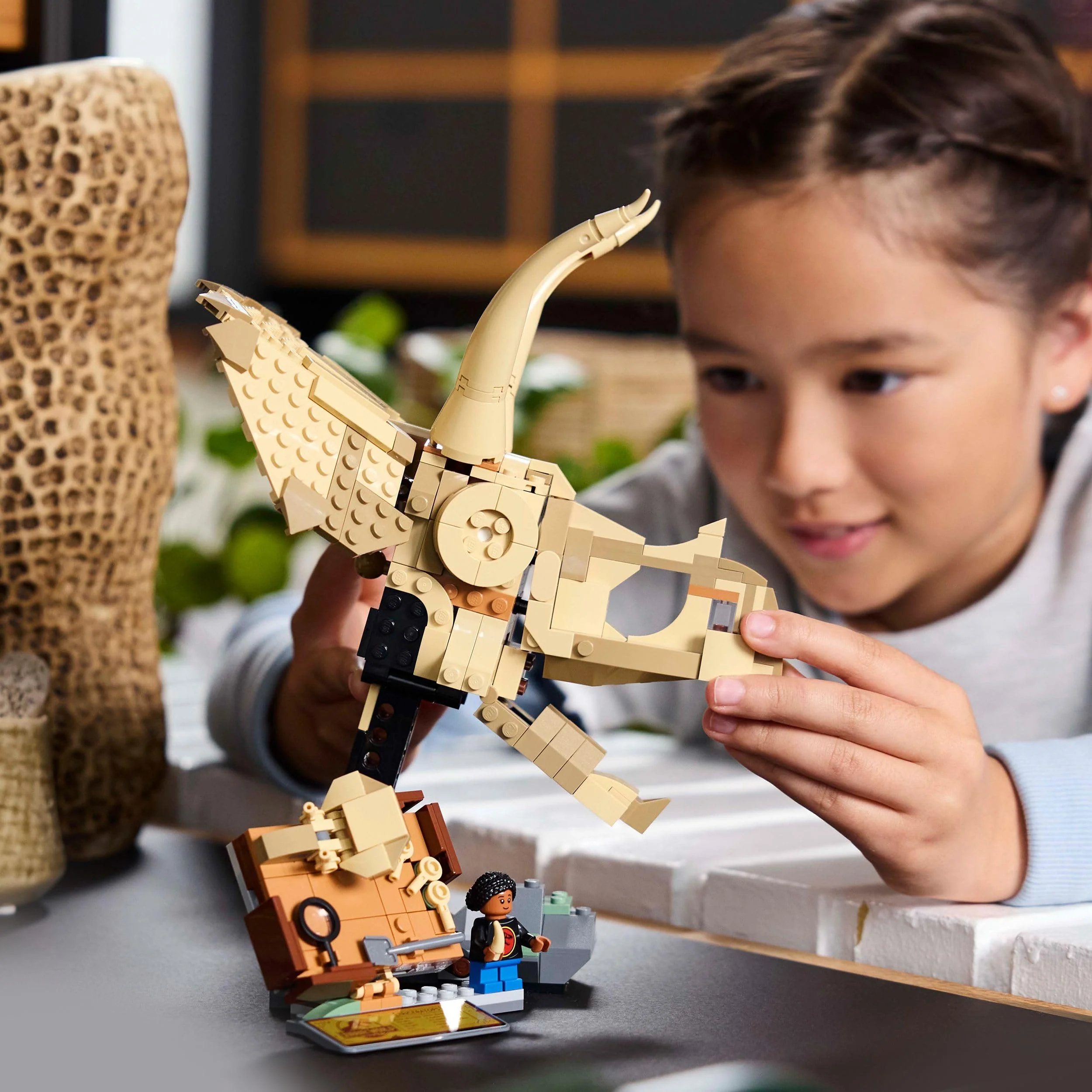 LEGO Jurassic World Dinosaurier-Fossilien: Triceratops-Schädel Modell, Dinosaurier Spielzeug für Jungen und Mädchen ab 9 Jahren, Geschenk für Kinder und Jurassic World Fans 76969 - Image 5