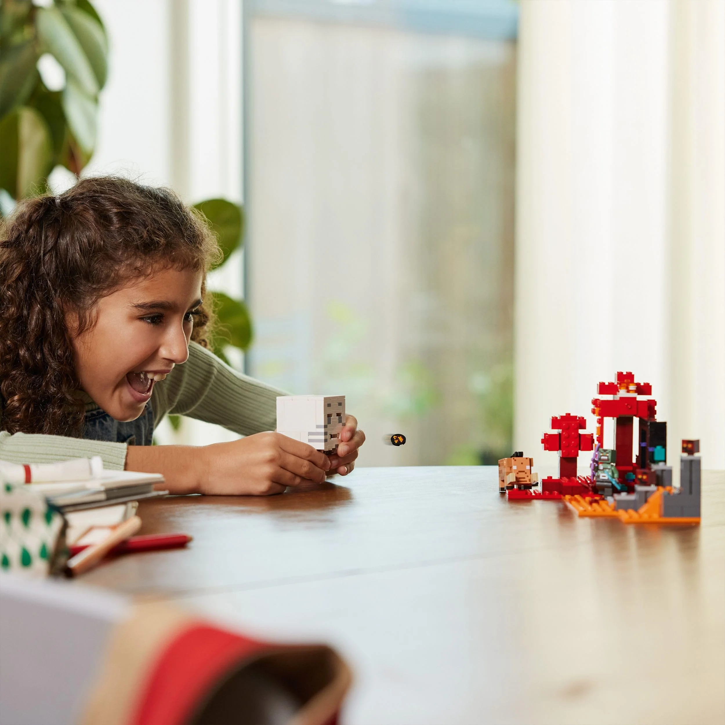 LEGO Minecraft Hinterhalt am Netherportal - Spielzeug mit Orc Krieger Figur, Hoglin und Ghast - Spielset zum Bauen mit 2 Magmawürfeln - Gamer Geschenk für Jungen & Mädchen ab 8 Jahren - 21255 - Image 5
