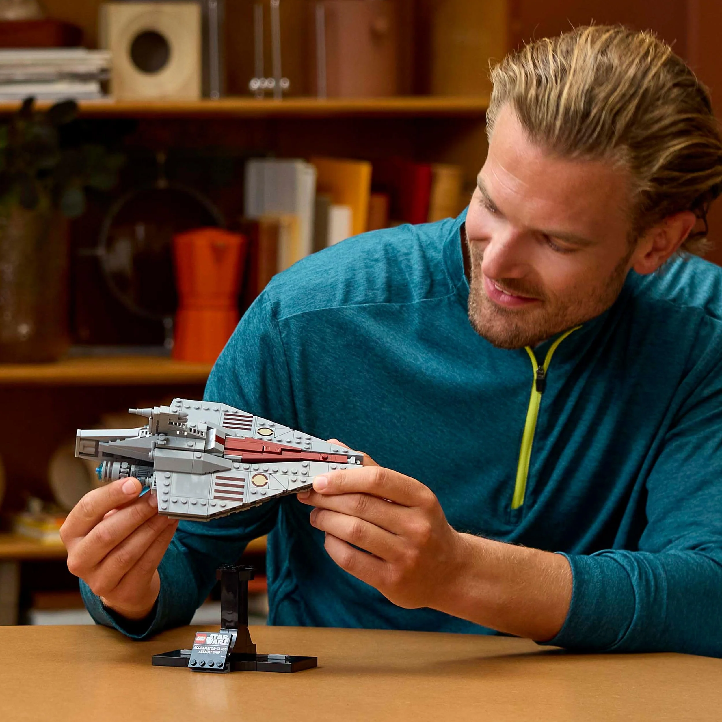 LEGO Star Wars 75404 Assault Ship der Acclamator-Klasse aus Angriff der Klonkrieger - Sternenschiff zum Sammeln, Bauen und Ausstellen - Fantasy Bauset - Geschenk für Erwachsene und Jugendliche Fans - Image 5