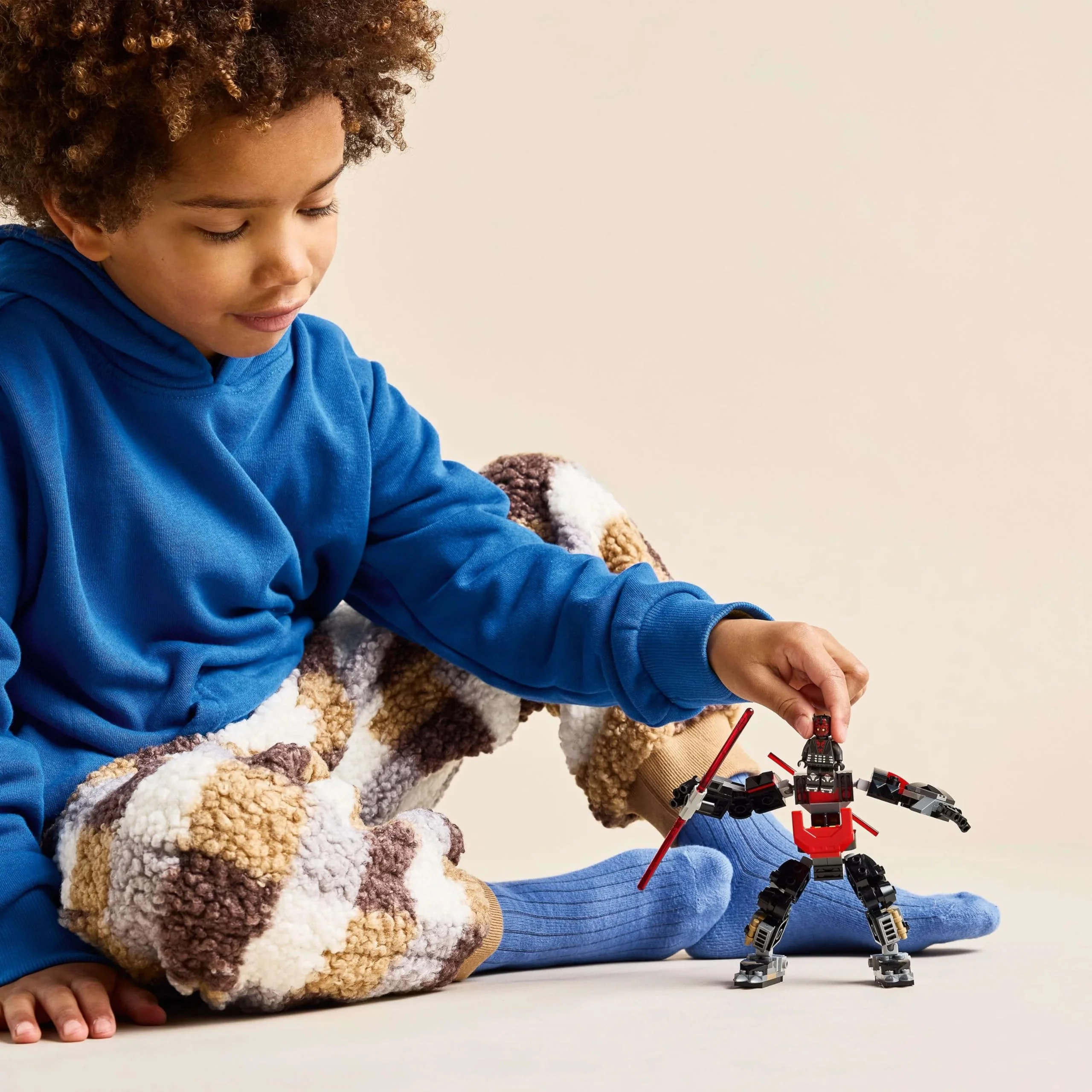 LEGO Star Wars 75411 Darth Maul Mech Bauspielzeug - Spiel- und Ausstellungsfigur mit doppelklingigem roten Lichtschwert und Mini-Figur - Geschenk für Jungen ab 6 Jahren und Fans von The Clone Wars - Image 6