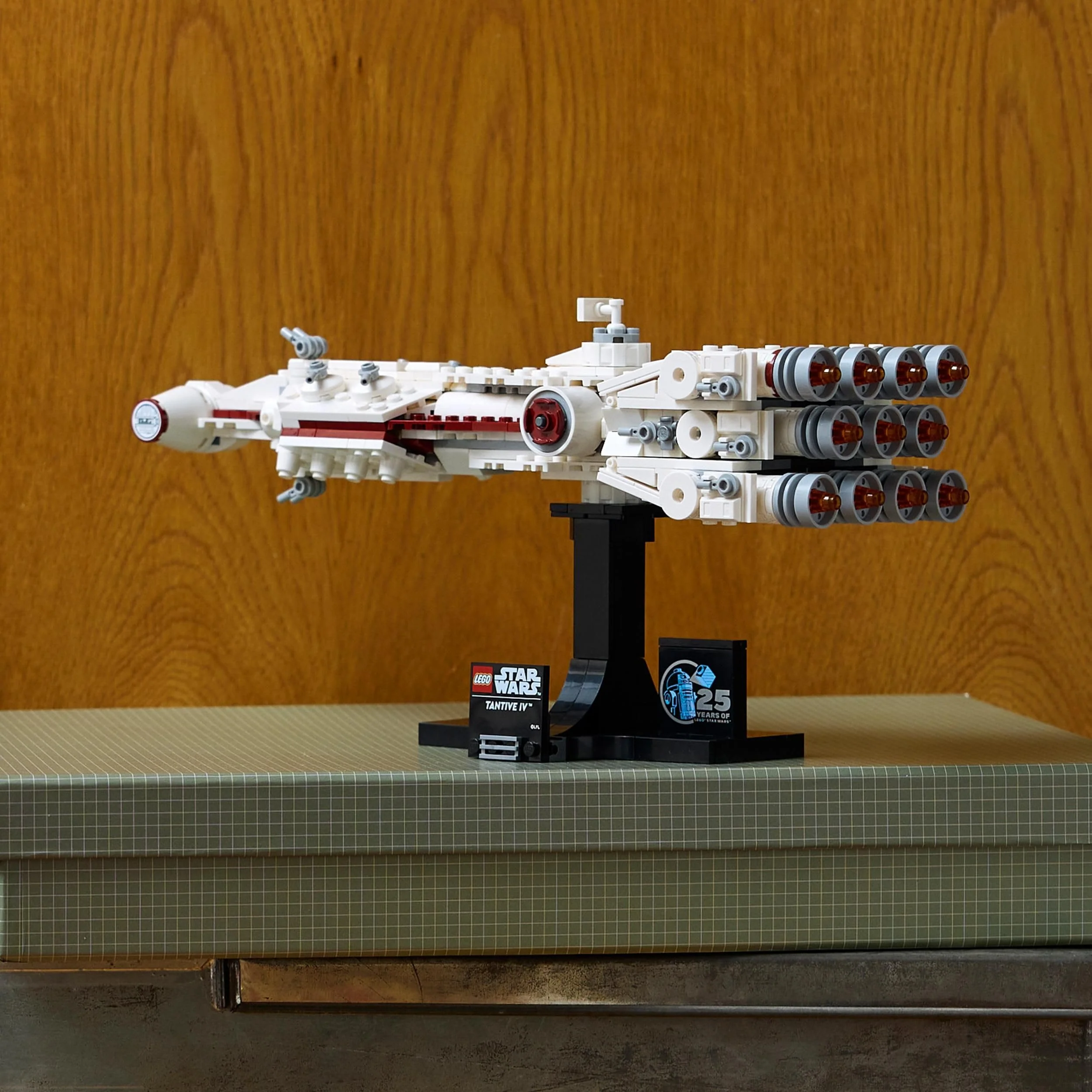 LEGO Star Wars: Tantive IV, Modell eines Sternenschiffs aus Star Wars: Eine Neue Hoffnung zum Bauen und Sammeln für Erwachsene, legendärer Sternjäger, Grandioses Geburtstags-Geschenk für Fans 75376 - Image 10