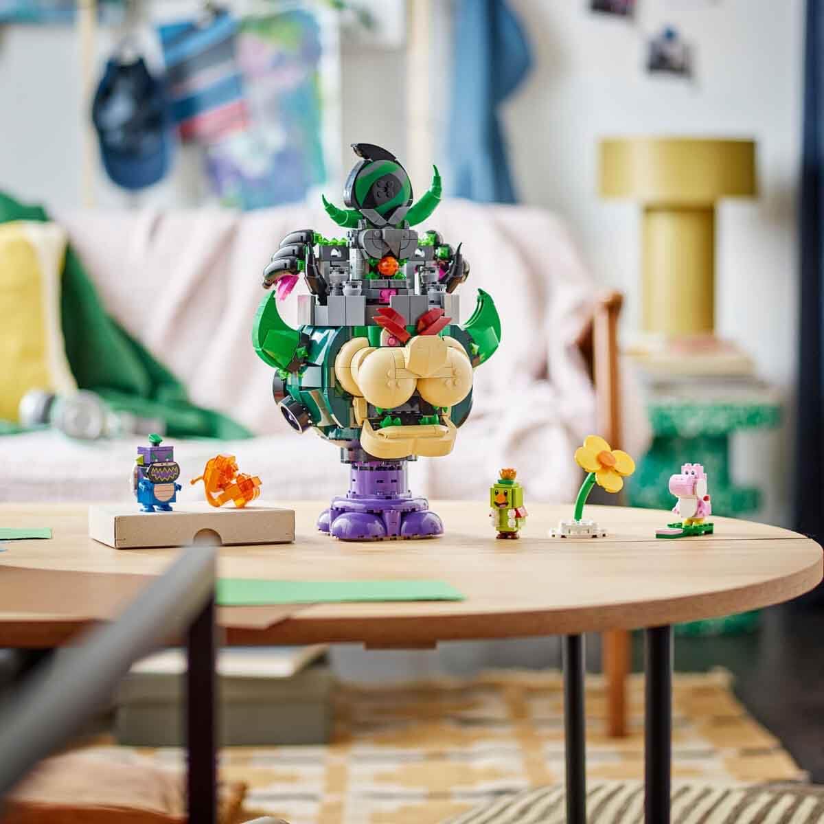 LEGO Super Mario Prinz Florian & Schloss Bowser - Interaktives Spielzeug mit 4 Figuren - Pinker Yoshi & Stand zum Spielen & Ausstellen - Gamer Geschenk für Jungen & Mädchen ab 9 Jahren - 72042 - Image 11