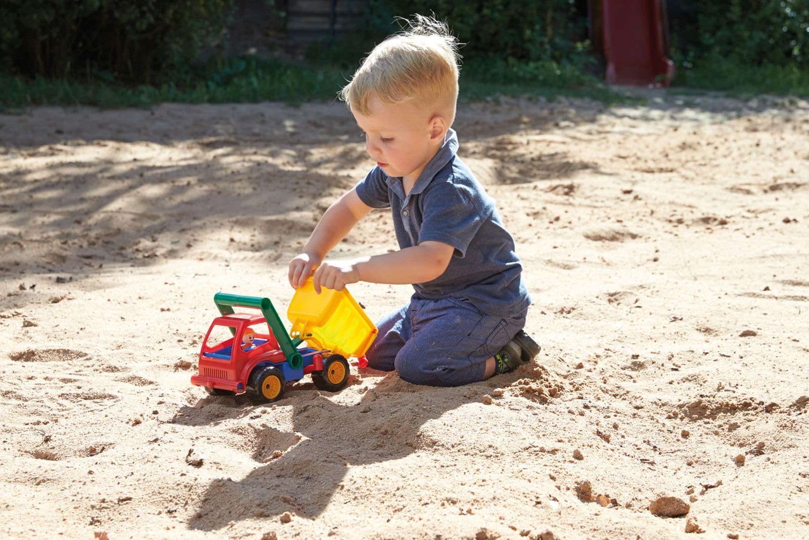 Lena 04150 - Aktive LKW Kipper, Baustellenfahrzeug ca. 27 cm, robuster Kipplaster mit Haltegriff und beweglicher Spielfigur, Muldenkipper Set, Spielfahrzeug für Kinder ab 2 Jahre - Image 7