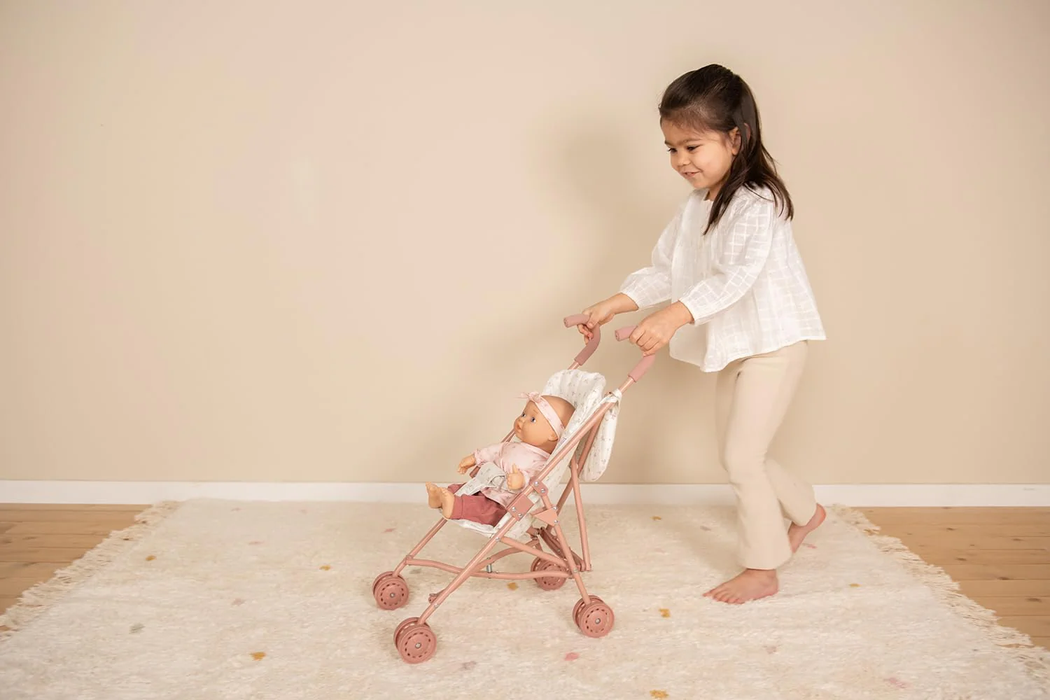 Little Dutch Puppenbuggy Puppenwagen klappbar aus Metall mit Soft-Griffen und Tasche - für Puppen von 33-46 cm, White Meadows/rosa - Image 7