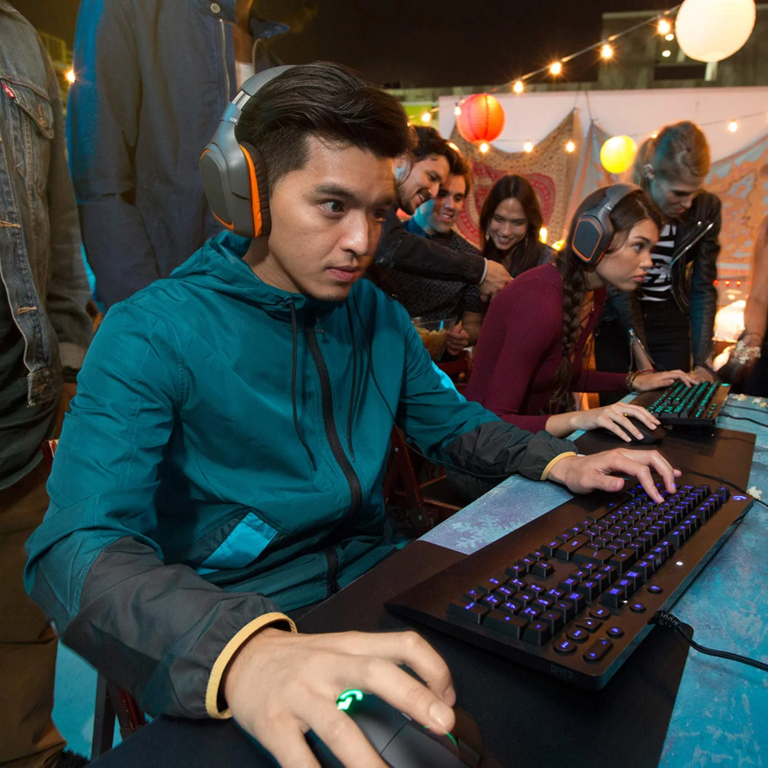 Logitech G213 Prodigy Gaming-Tastatur, RGB-Beleuchtung, Programmierbare G-Tasten, Multi-Media Bedienelemente, Integrierte Handballenauflage, Spritzwassergeschützt, UK UK QWERTY-Layout - Schwarz - Image 2