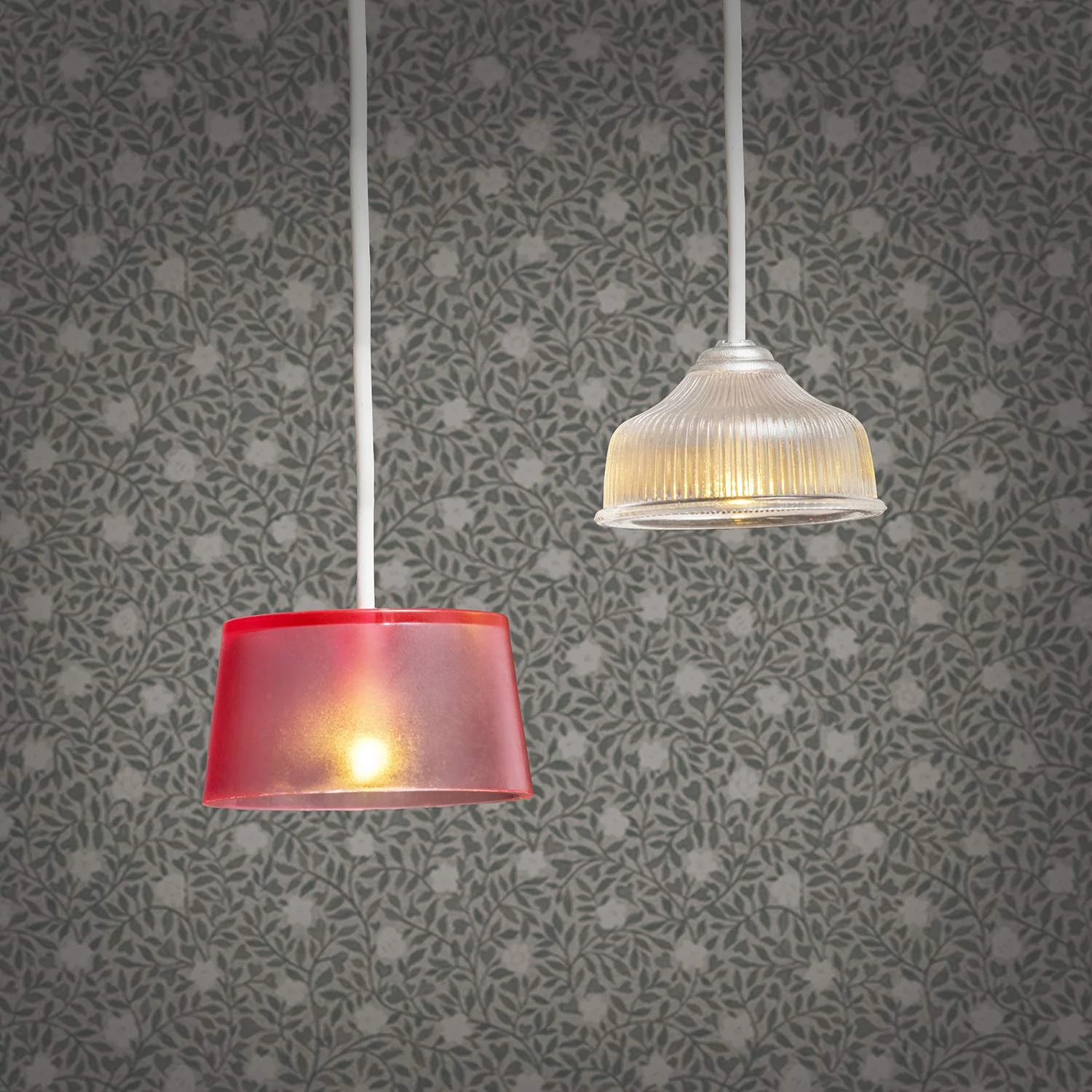 LUNDBY Puppenhaus Beleuchtung Set, 2-teiliges Puppenhaus Zubehör – Puppenhaus Lampe Batterie betrieben für Miniatur Haus – Puppenzubehör Set für 11 cm Puppen im Maßstab 1:18 - Image 2