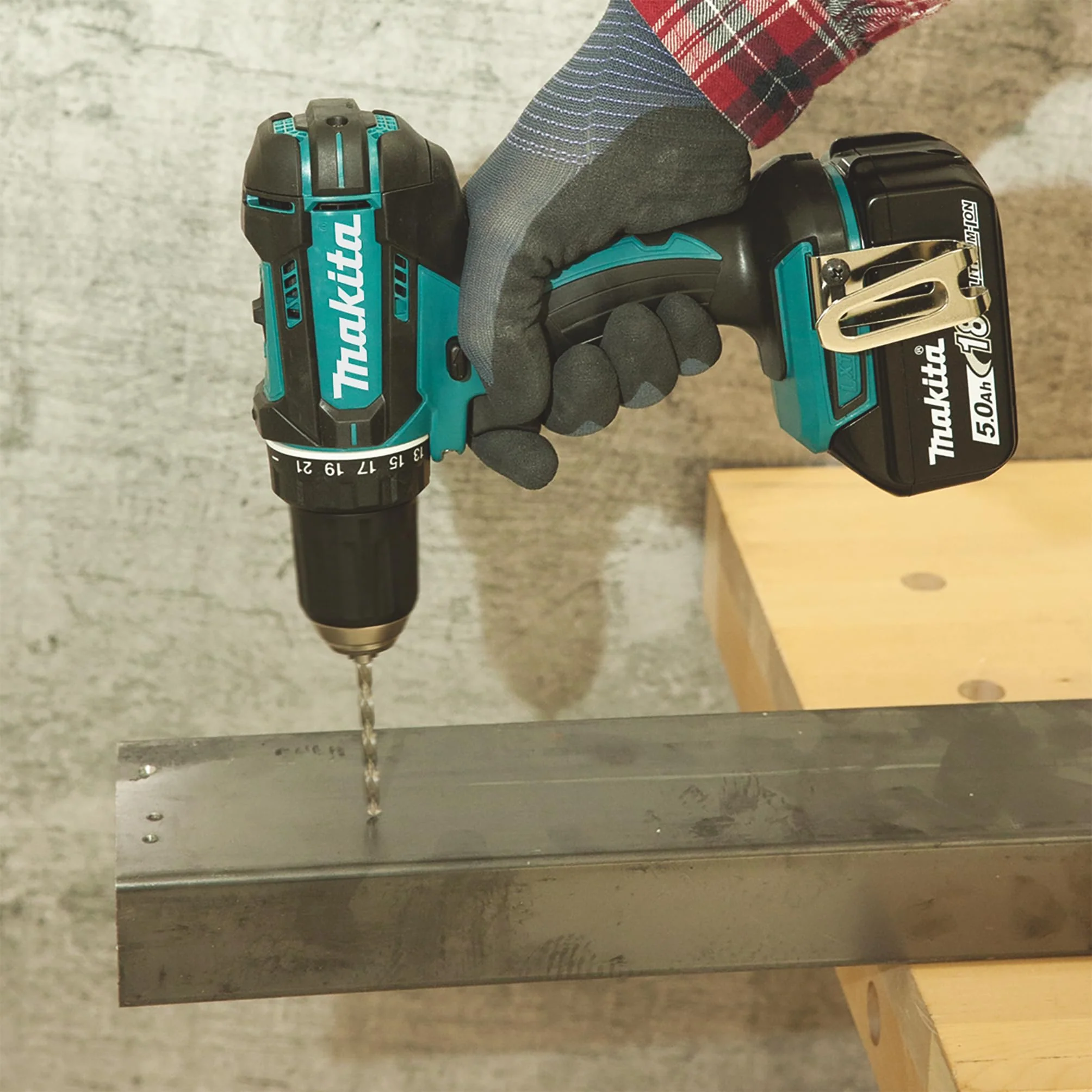 Makita DDF482RFJ Akku-Bohrschrauber 18V / 3,0 Ah, 2 Akkus + Ladegerät im MAKPAC Schwarz, Blau - Image 3