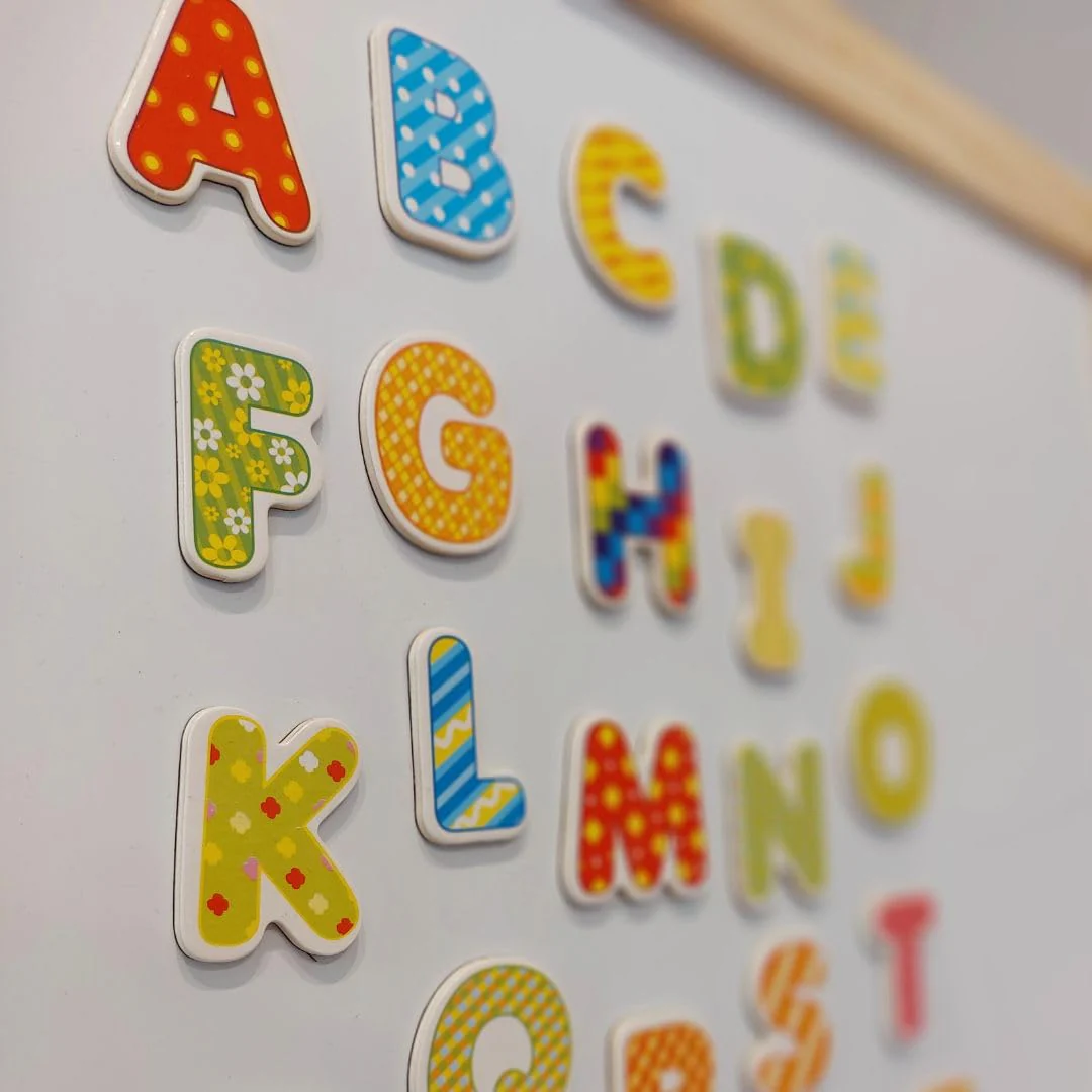 Mamabrum, Spieltafel aus Holz, doppelseitige Kindertafel Magnetisch und Kreide Kindertafel, Doppelseitiges, Zeichenbrett Kinder Tafel, Spieltafel mit Aufbewahrungsregal und Zubehör - Image 10