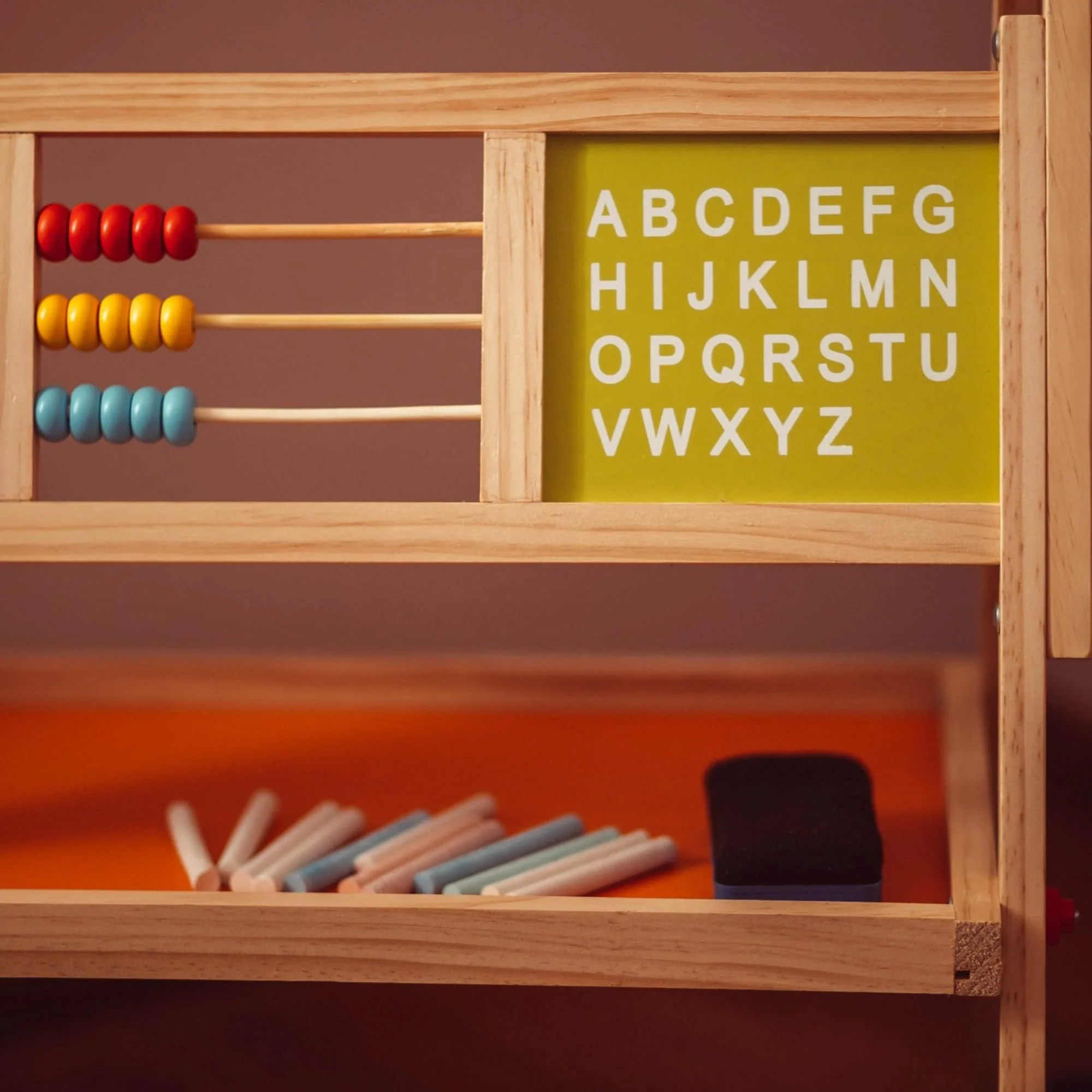 Mamabrum, Spieltafel aus Holz, doppelseitige Kindertafel Magnetisch und Kreide Kindertafel, Doppelseitiges, Zeichenbrett Kinder Tafel, Spieltafel mit Aufbewahrungsregal und Zubehör - Image 6
