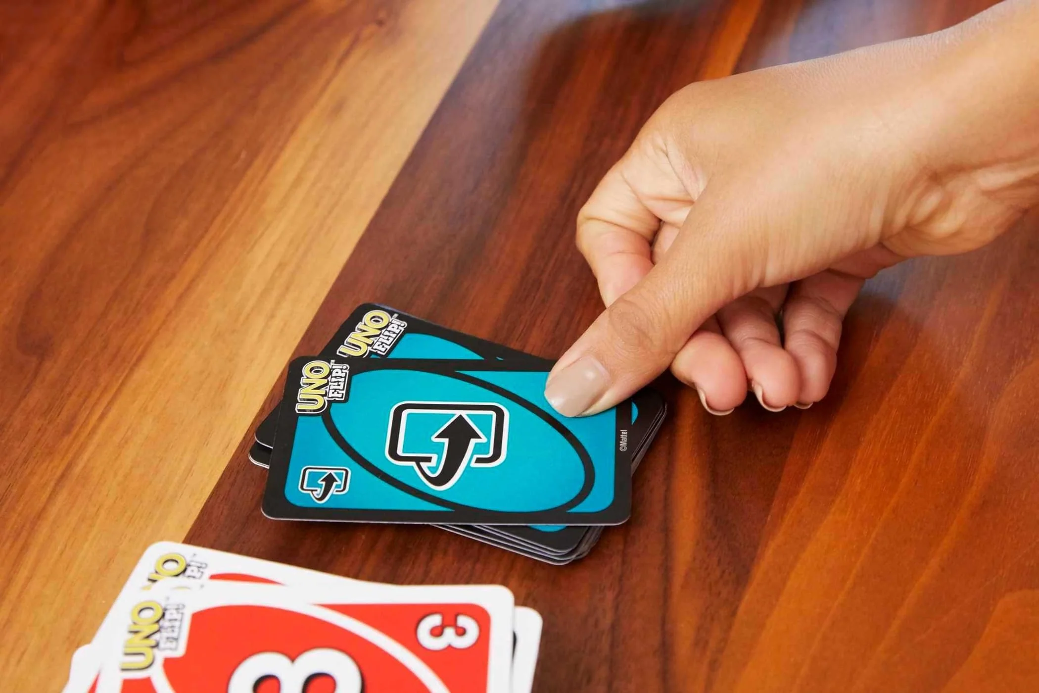Mattel Games UNO Flip in robuster Metalldose - Das Klassische Kartenspiel mit neuem Twist, für die ganze Familie und Kinder ab 7 Jahren, GDG37 - Image 2