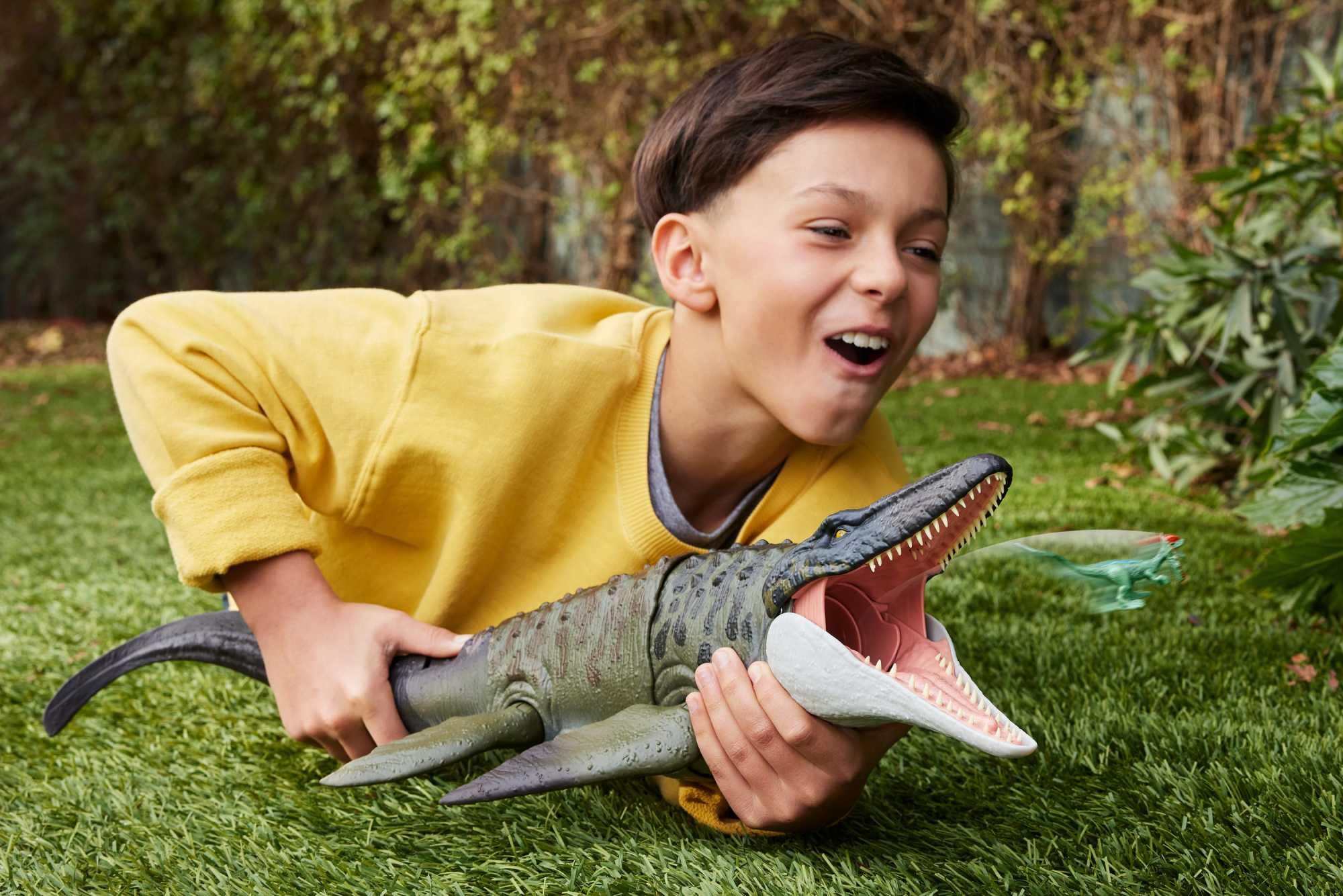 Mattel Jurassic World: Die Wiedergeburt Bite N Blast Mosasaurus Actionfigur und Mini-Dilophosaurus, Dinosaurier-Spielzeug mit breitem Kiefer, filmgetreues und bewegliches Design, JJP80 - Image 6
