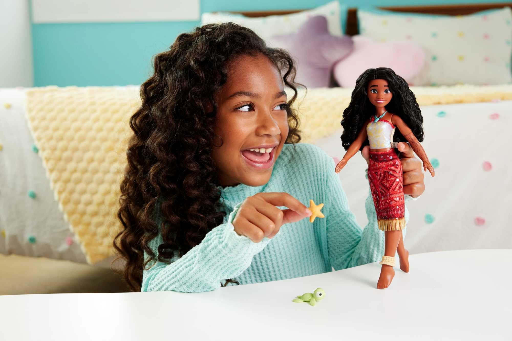 Mattel Spielzeuge aus Disney Vaiana 2, schwimmende Tautai Vaiana-Modepuppe mit 2 Zubehörteilen, Oberteil mit Farbwechsel und Beine für Schwimmbewegungen, vom Film inspiriert, JFF09 - Image 6