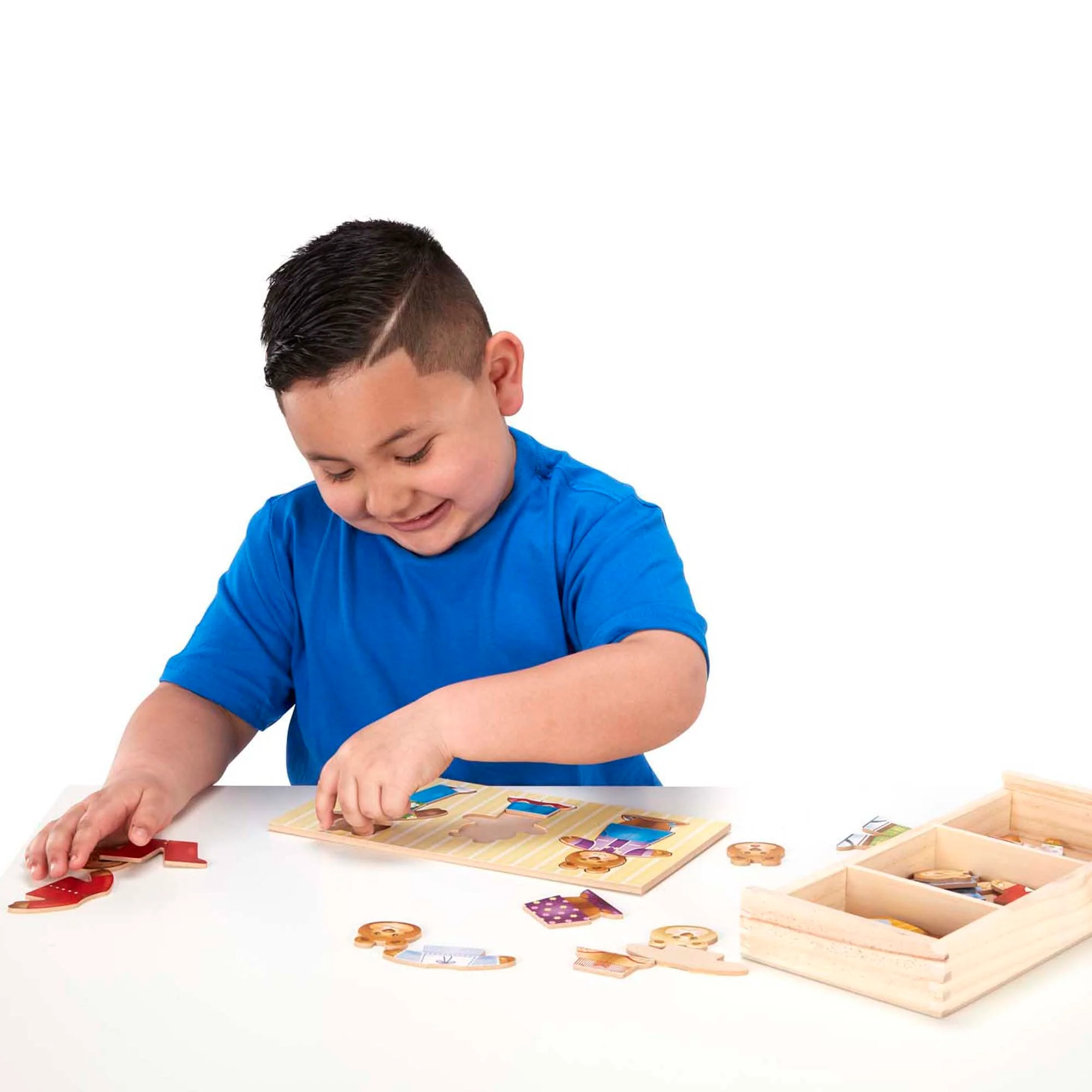 Melissa & Doug - Bärenfamilie Ankleidepuzzle aus Holz, 45-teilig, Mix und Match von Kleidung und Gesichtsausdrücken, Für Kinder ab 3 Jahren - Image 3