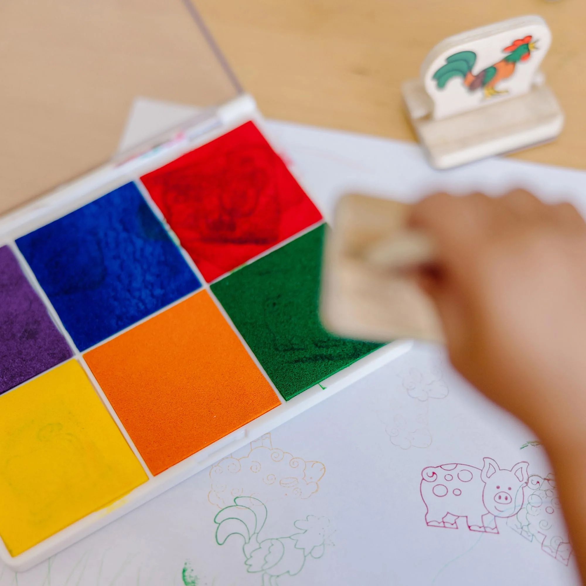 Melissa & Doug - Regenbogen-Stempelkissen, Mit 6 Farben auswaschbarer Tinte, Für Kinder ab 4 Jahren - Image 5