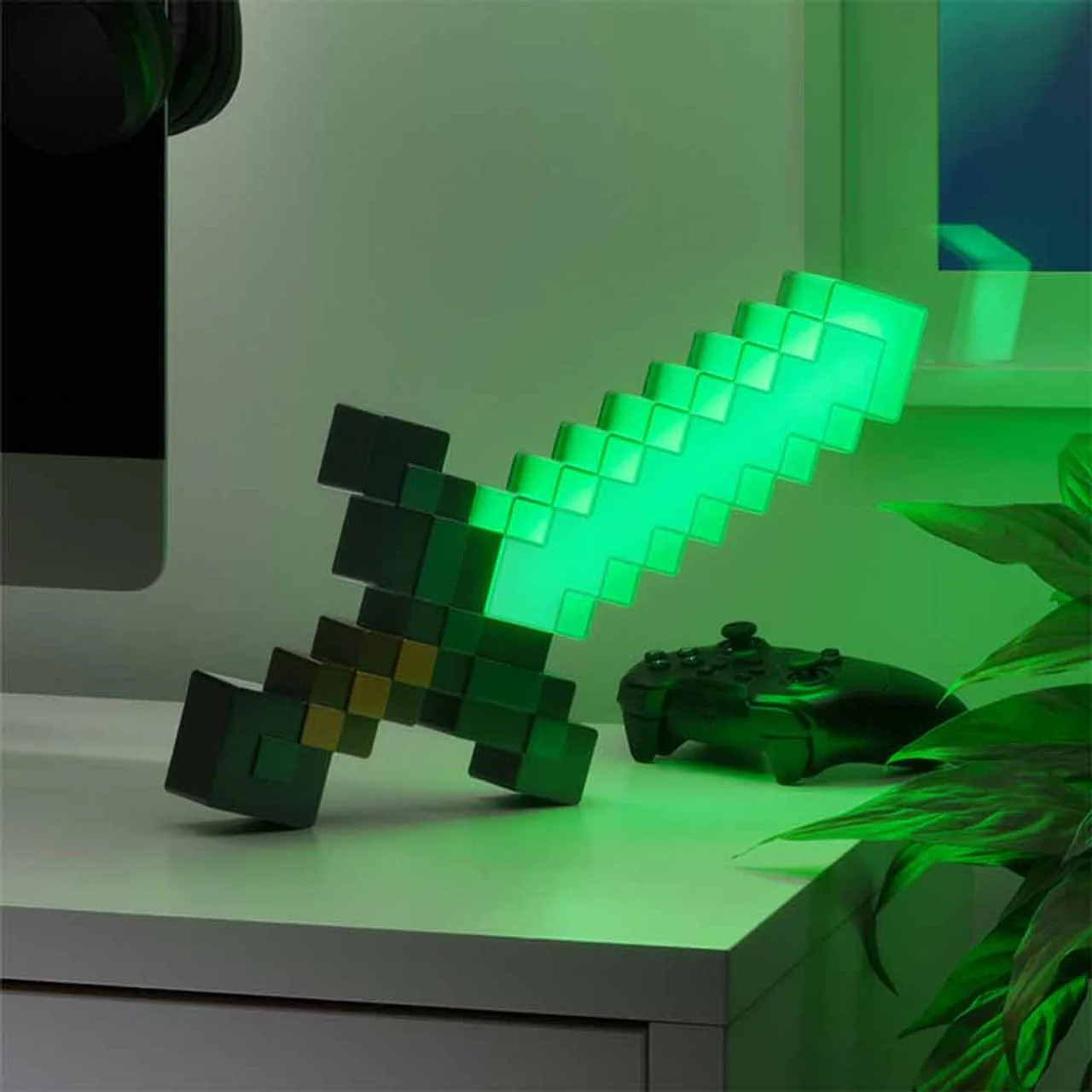 Minecraft Diamantschwert Licht - Offiziell lizenziertes Merchandise, 3 dynamische Lichtmodi mit Sound-Reaktion, Gamer-Raum-Dekor & Sammlerstück, USB- oder batteriebetrieben - Image 5