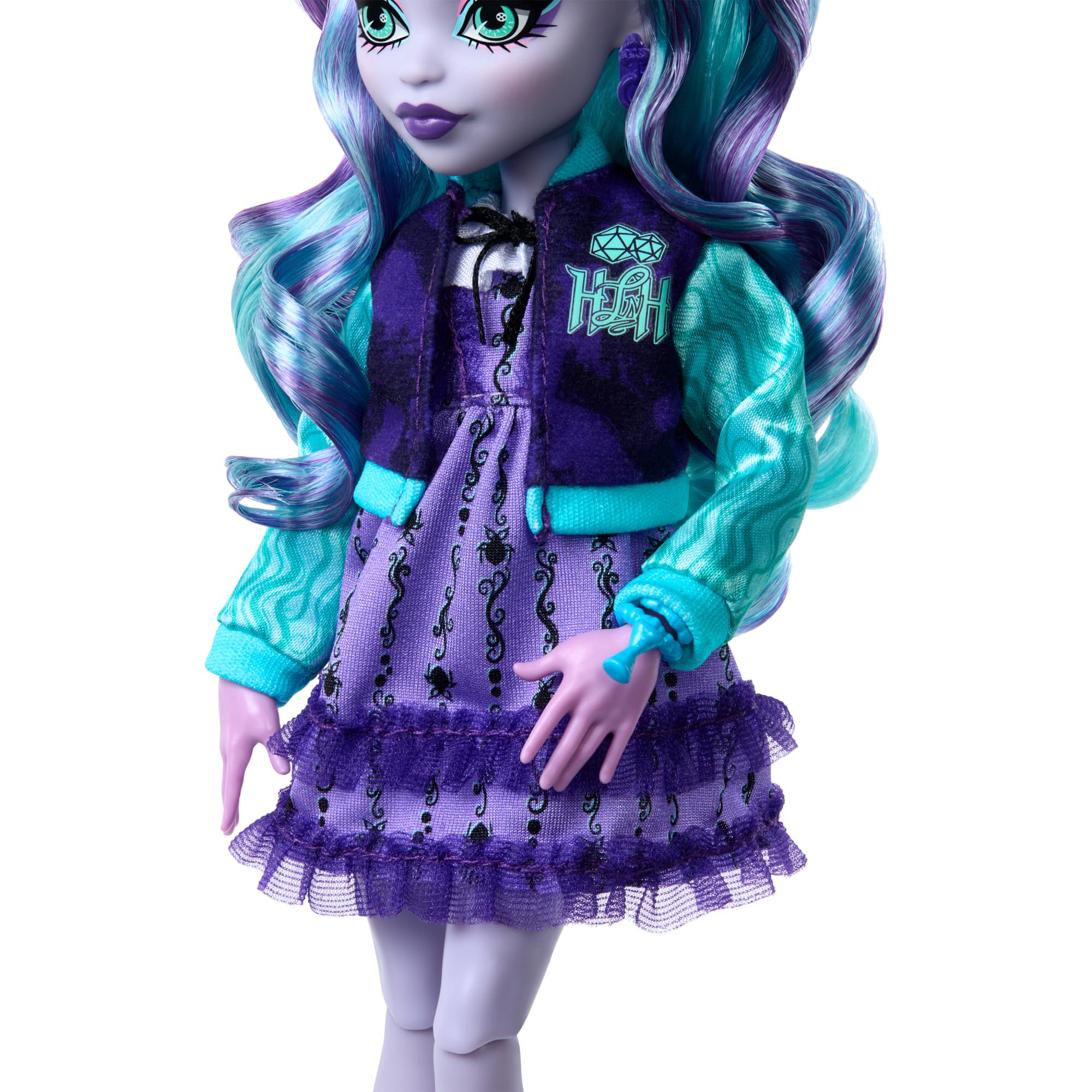 Monster High Fearbook Twyla Set aus Puppe und Zubehör mit Filmclub-Thema, Collegejacke, Jahrbuch, Brettspiel und Keksen, HXW31 - Image 4