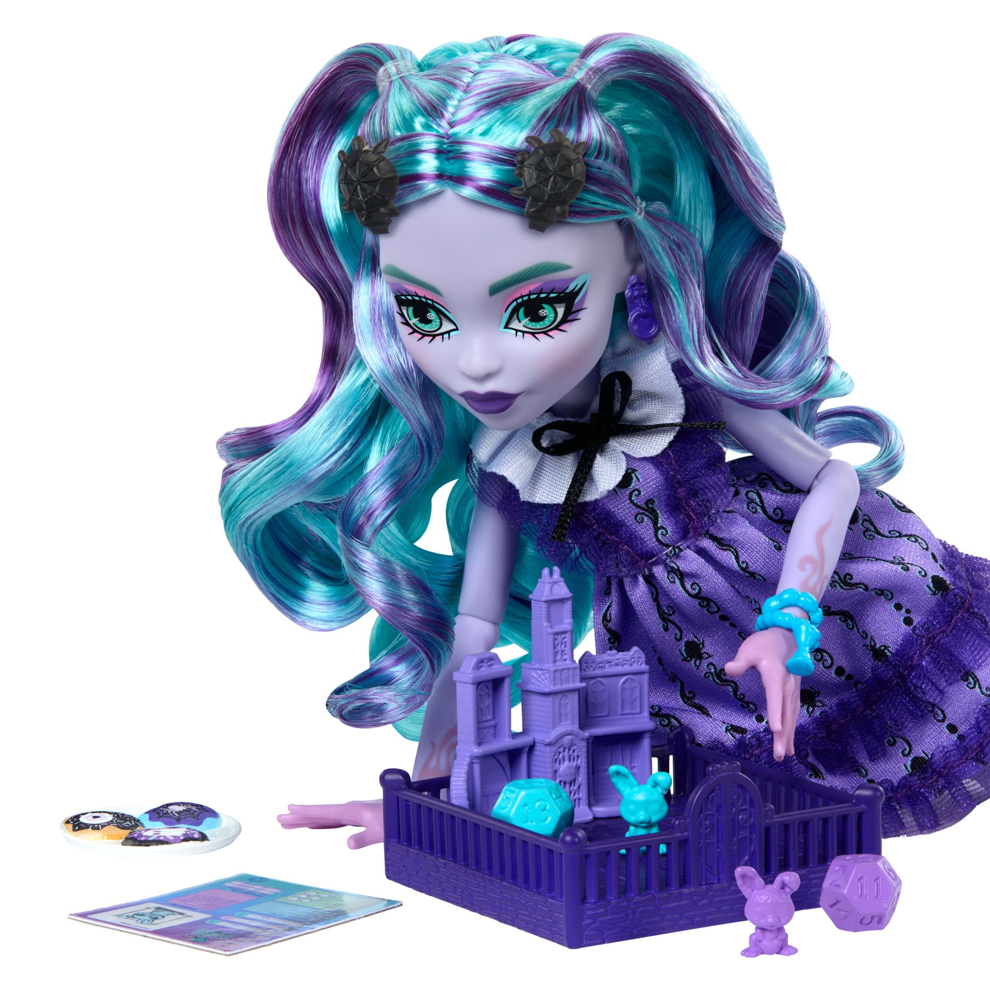 Monster High Fearbook Twyla Set aus Puppe und Zubehör mit Filmclub-Thema, Collegejacke, Jahrbuch, Brettspiel und Keksen, HXW31 - Image 5