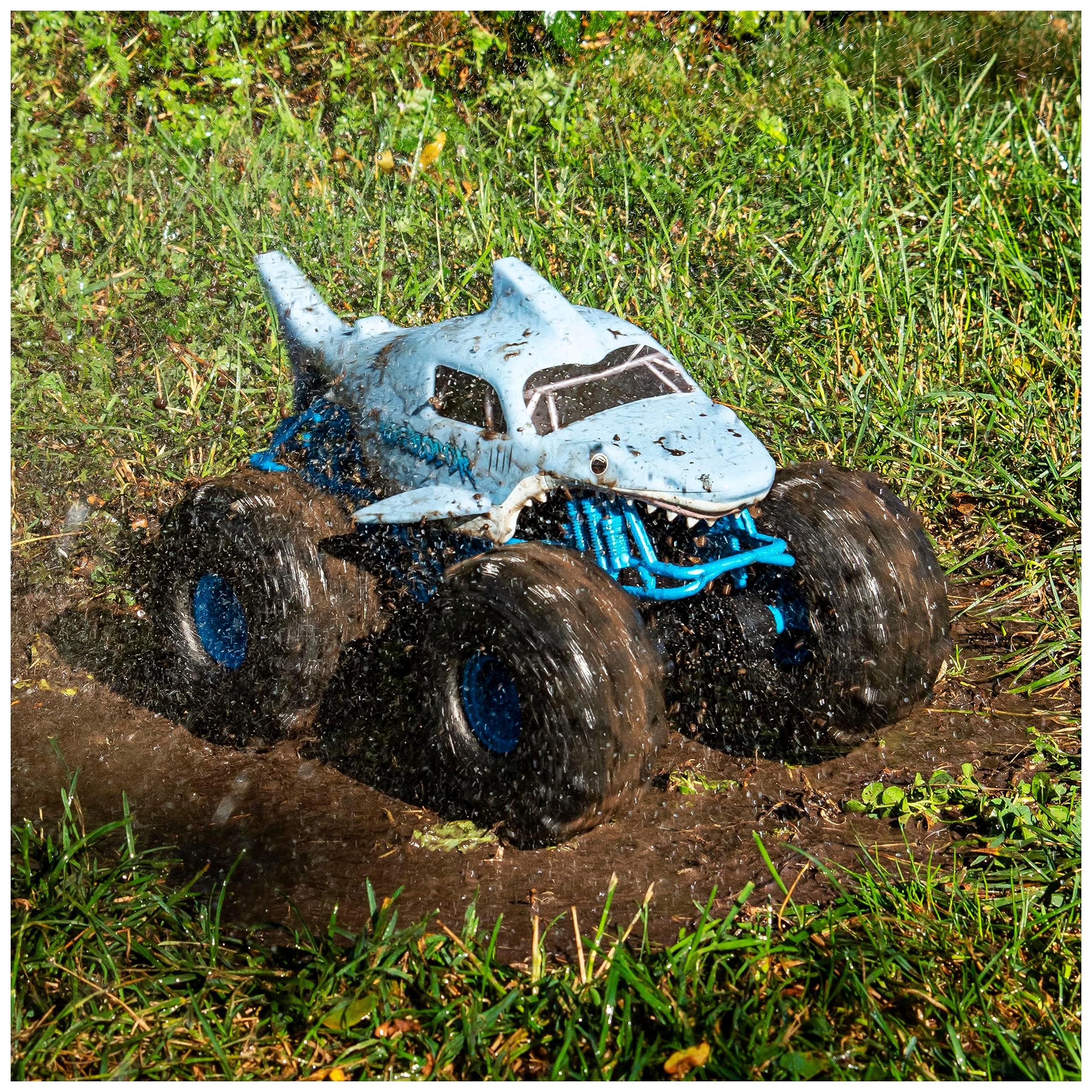 Monster Jam Megalodon Storm, RC Truck, Amphibienfahrzeug in Hai-Optik für Land und Wasser, Maßstab 1:15 - kinderleichte Bedienung, ab 4 Jahren - Image 10