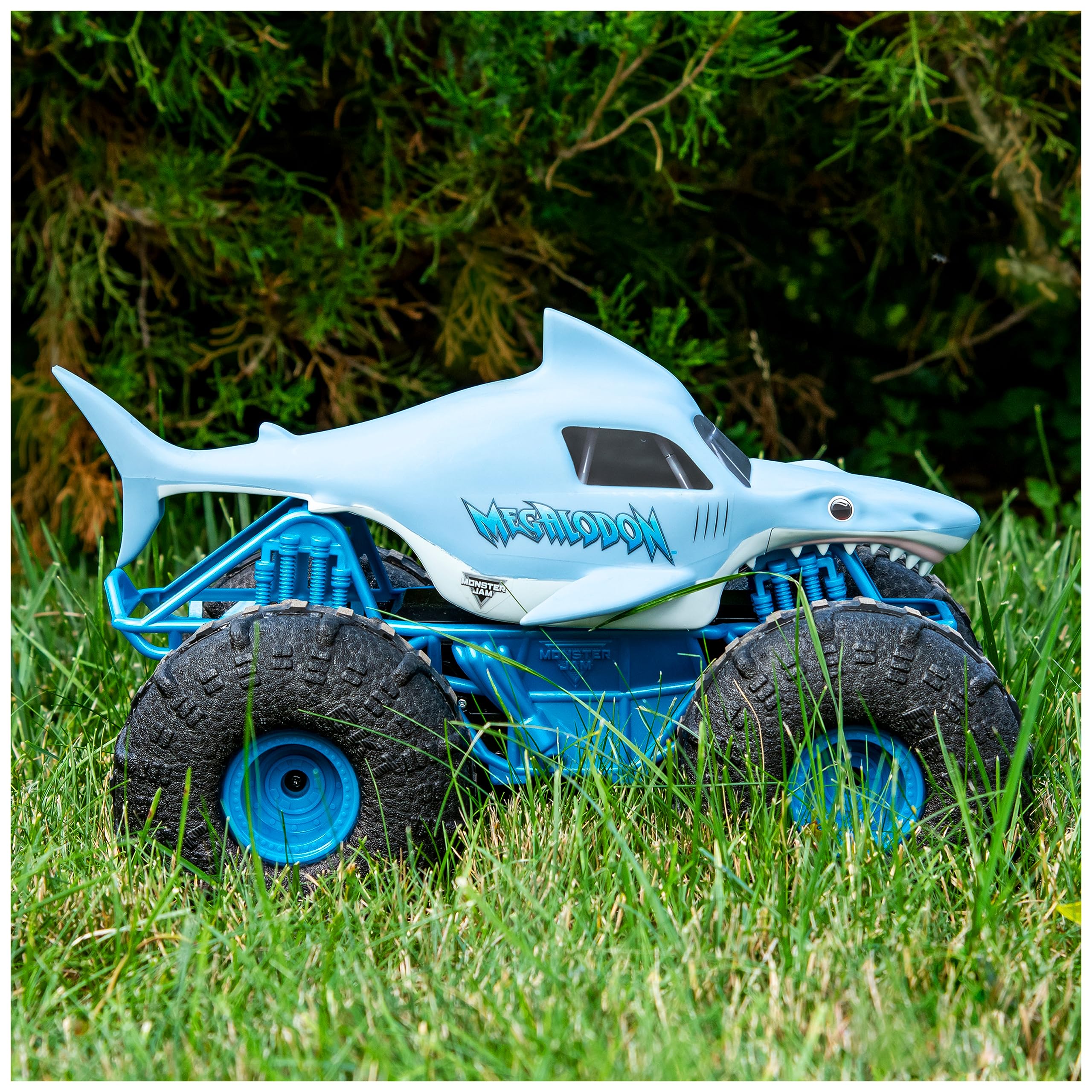 Monster Jam Megalodon Storm, RC Truck, Amphibienfahrzeug in Hai-Optik für Land und Wasser, Maßstab 1:15 - kinderleichte Bedienung, ab 4 Jahren - Image 6